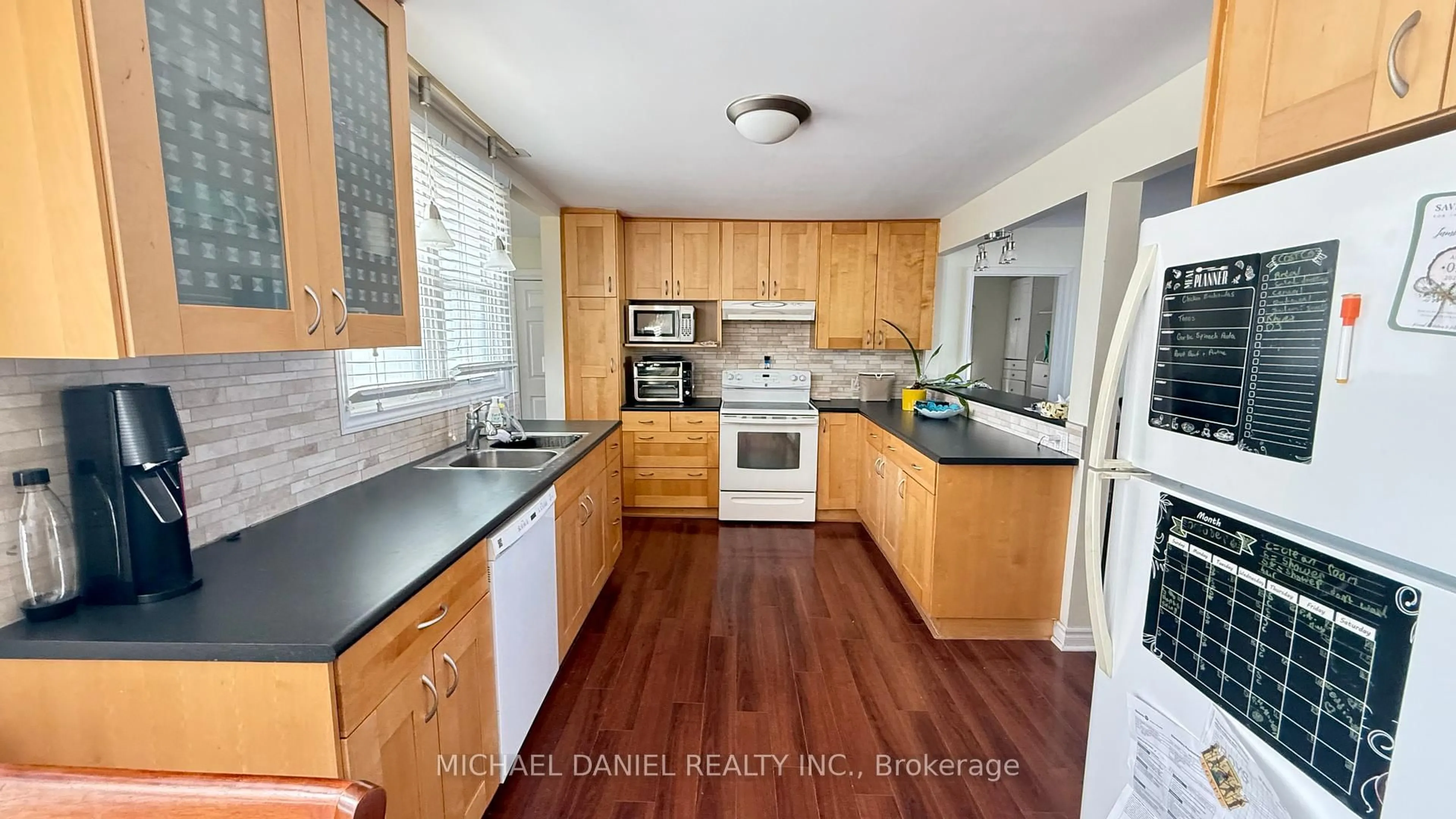 Standard kitchen, unknown for 1727 Cedar Grove Ave, Innisfil Ontario L9S 4K9