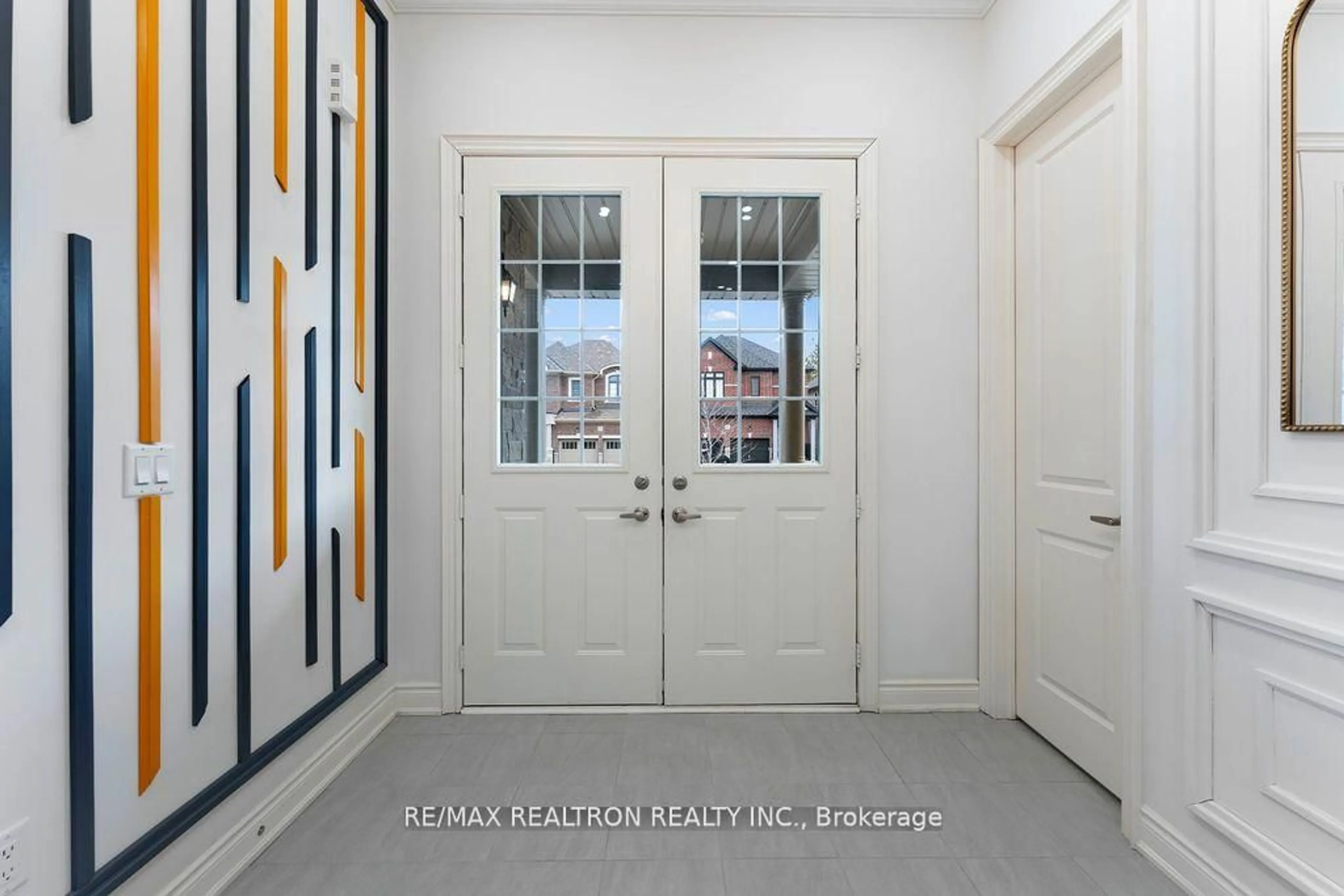 Indoor entryway for 57 Betty May Cres, East Gwillimbury Ontario L9N 1S2