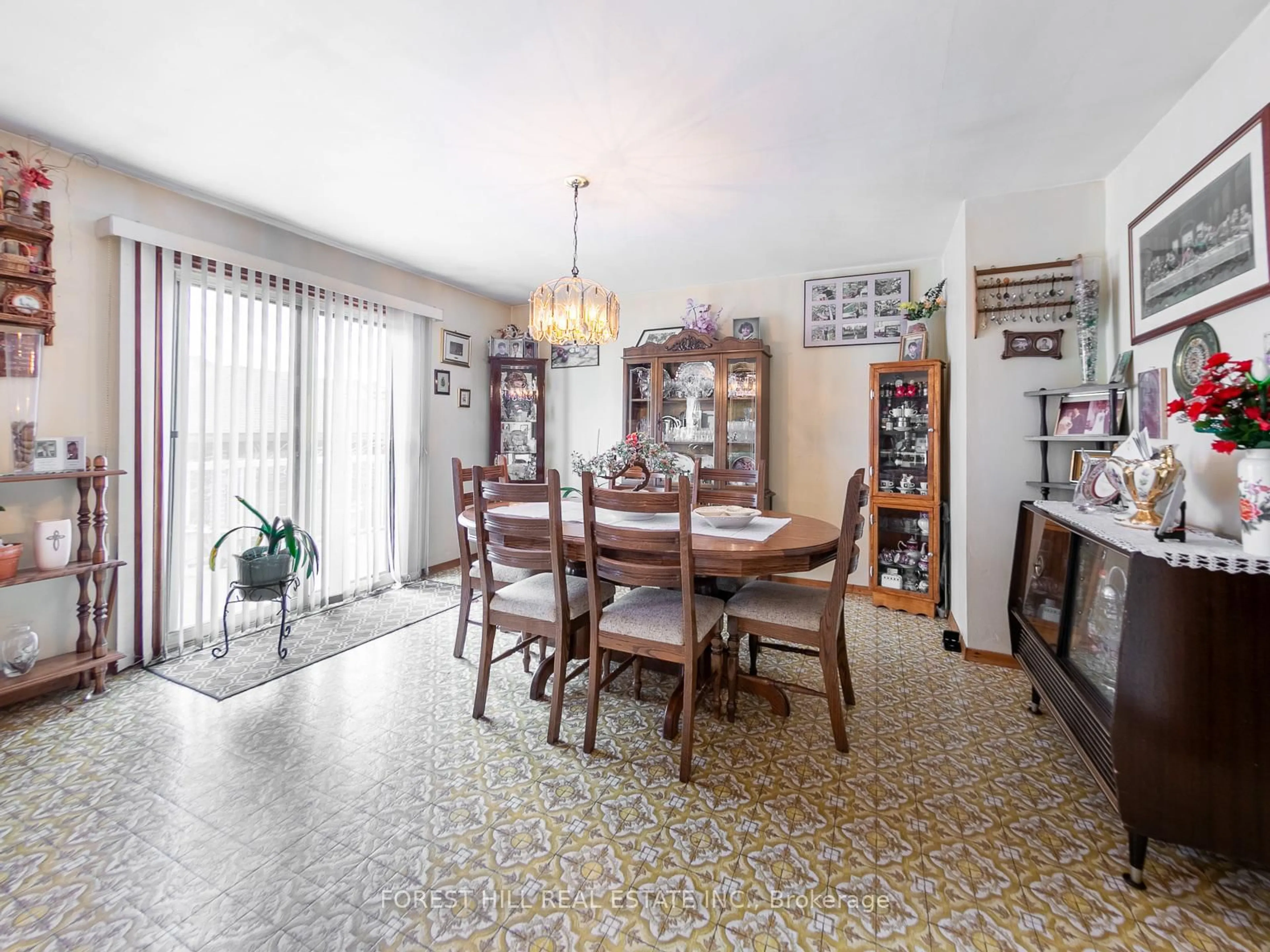 Dining room, ceramic/tile floor for 221 Elgin Mills Rd, Richmond Hill Ontario L4C 4M1