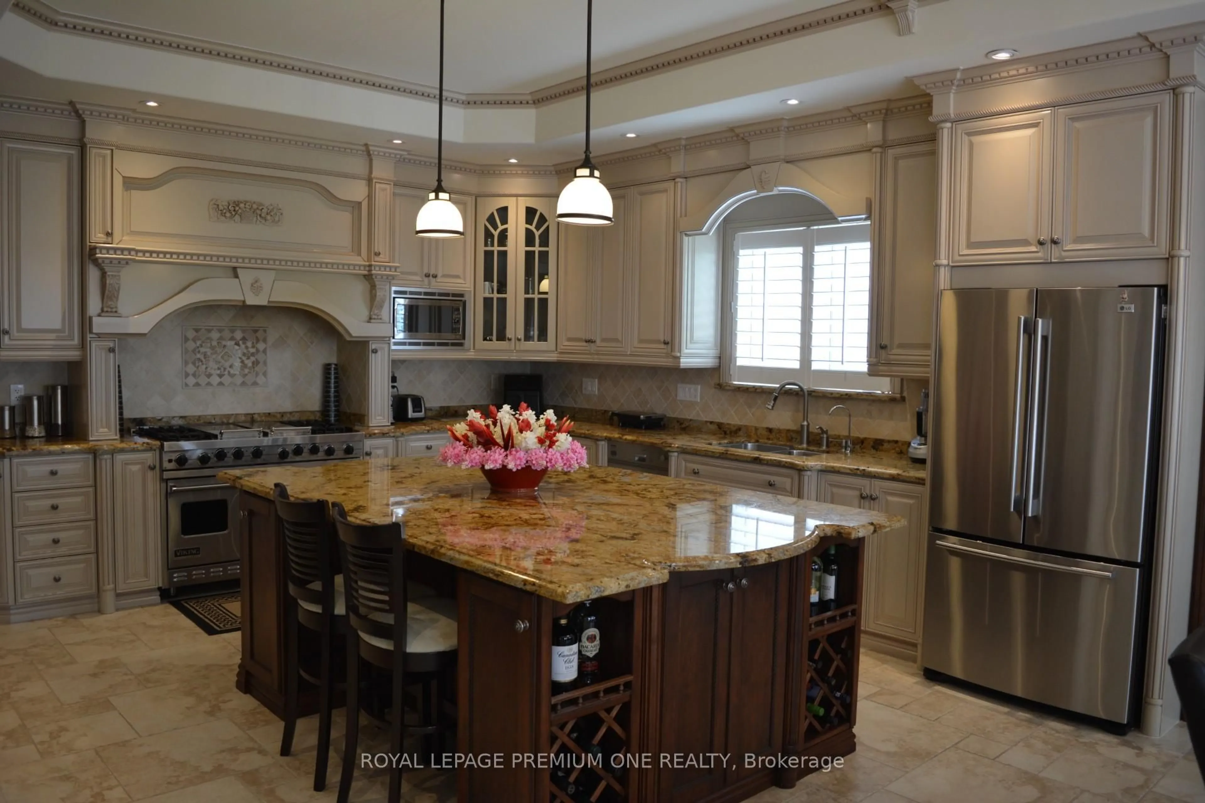 Contemporary kitchen, ceramic/tile floor for 15 Frini Crt, Vaughan Ontario L4H 1H2