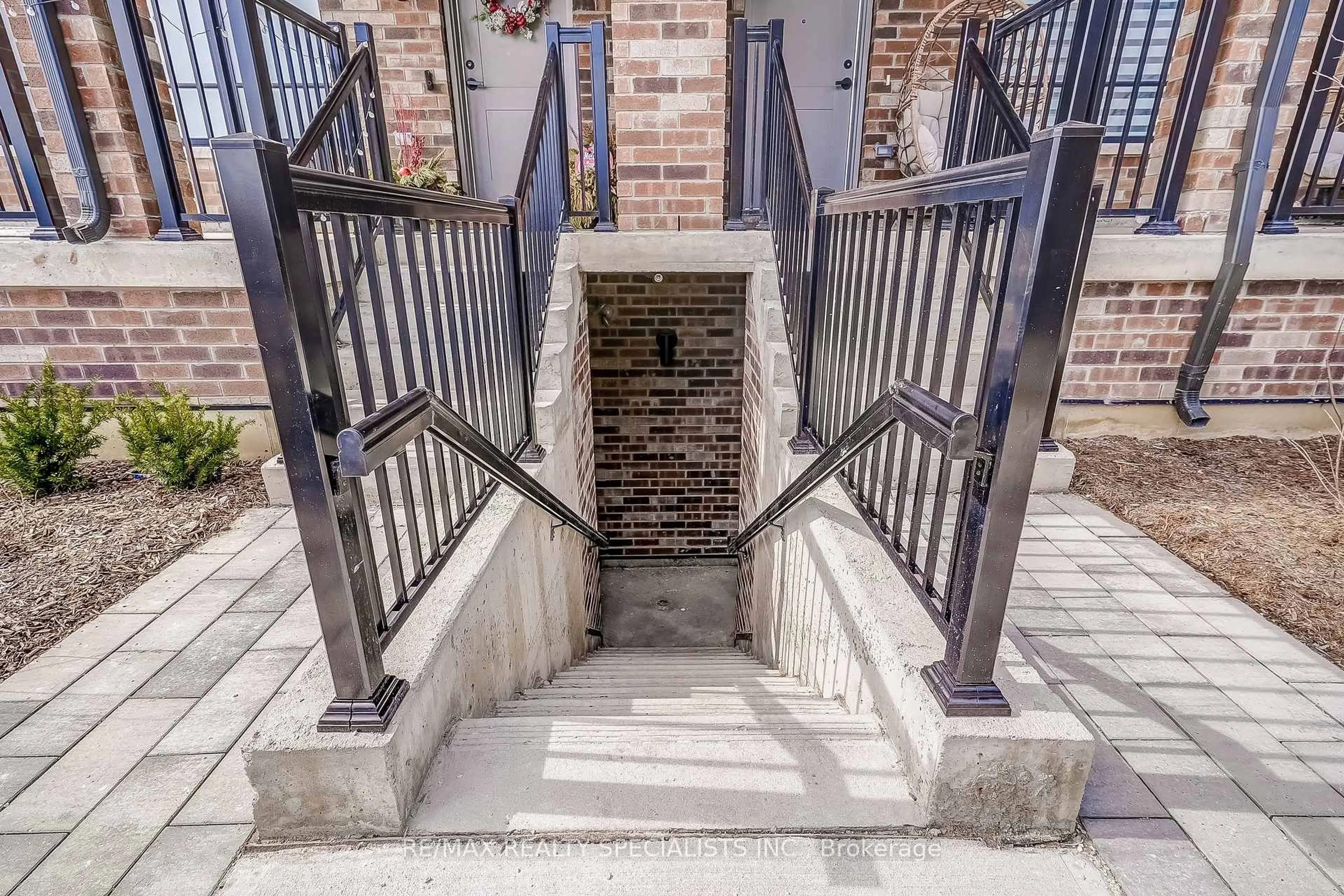 Stairs for 50 Baynes Way #2, Bradford West Gwillimbury Ontario L3Z 4M4