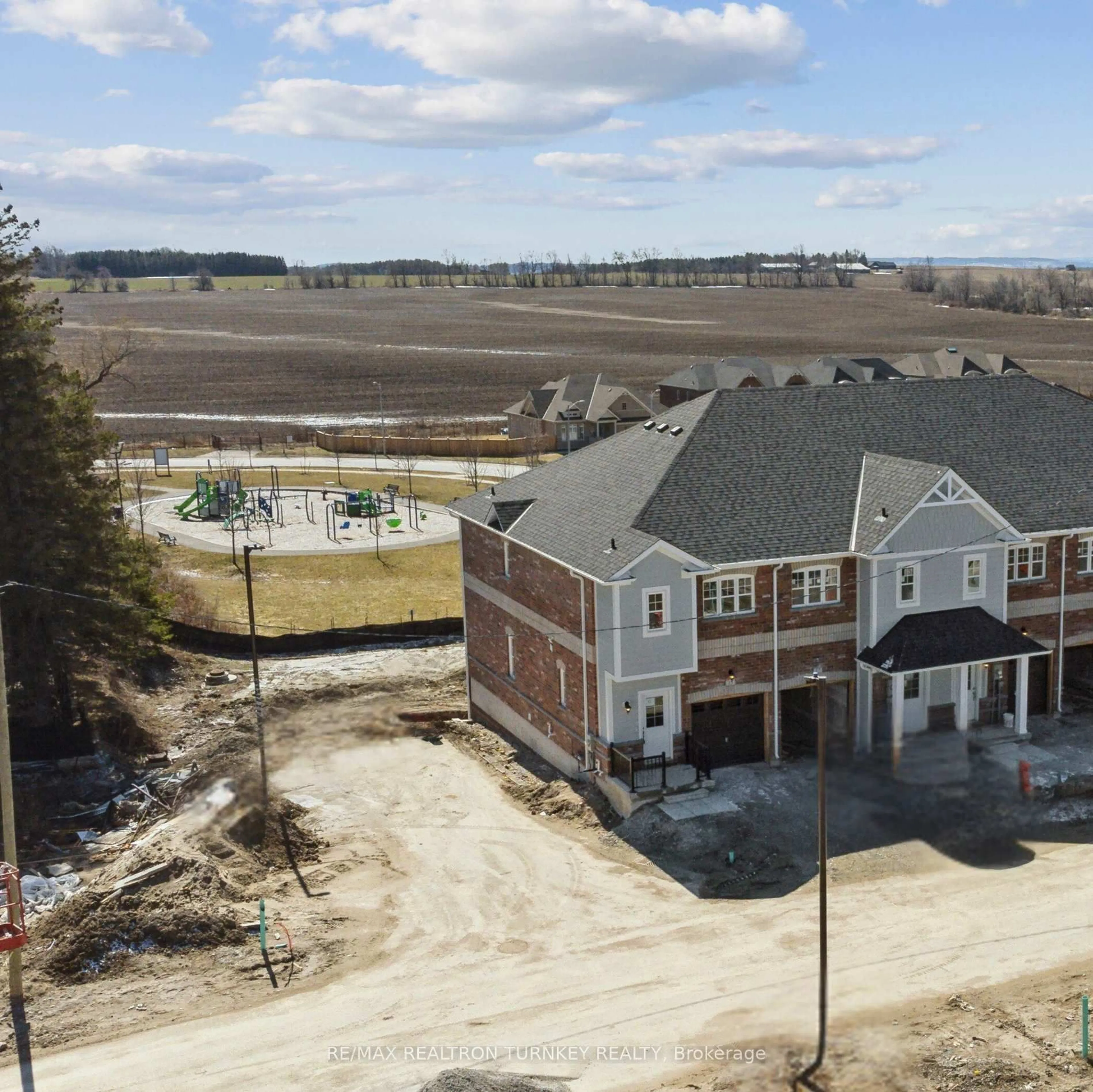 A pic from outside/outdoor area/front of a property/back of a property/a pic from drone, unknown for 15 Ravenscraig Pl, Innisfil Ontario L0L 1L0
