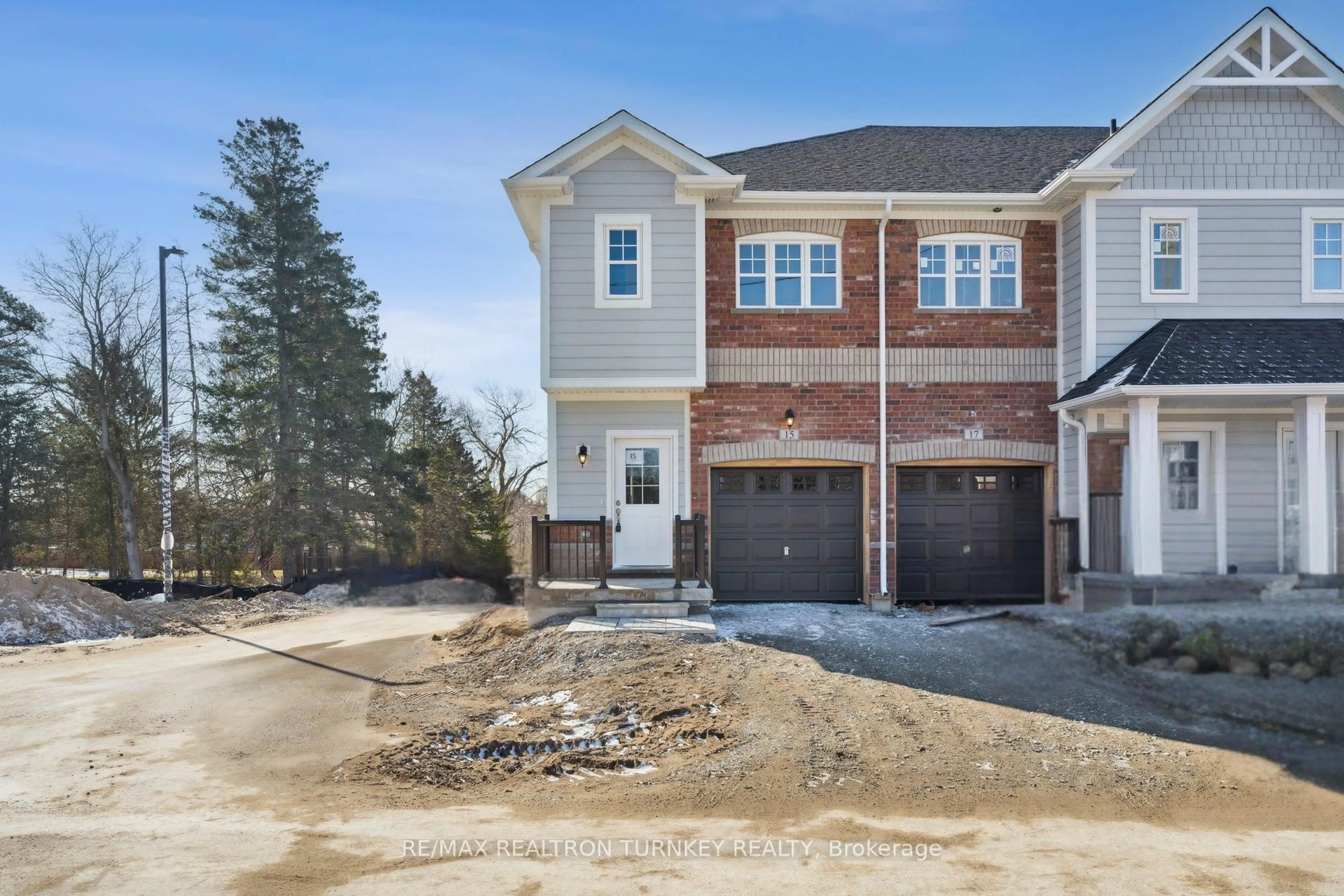 Home with brick exterior material, street for 15 Ravenscraig Pl, Innisfil Ontario L0L 1L0