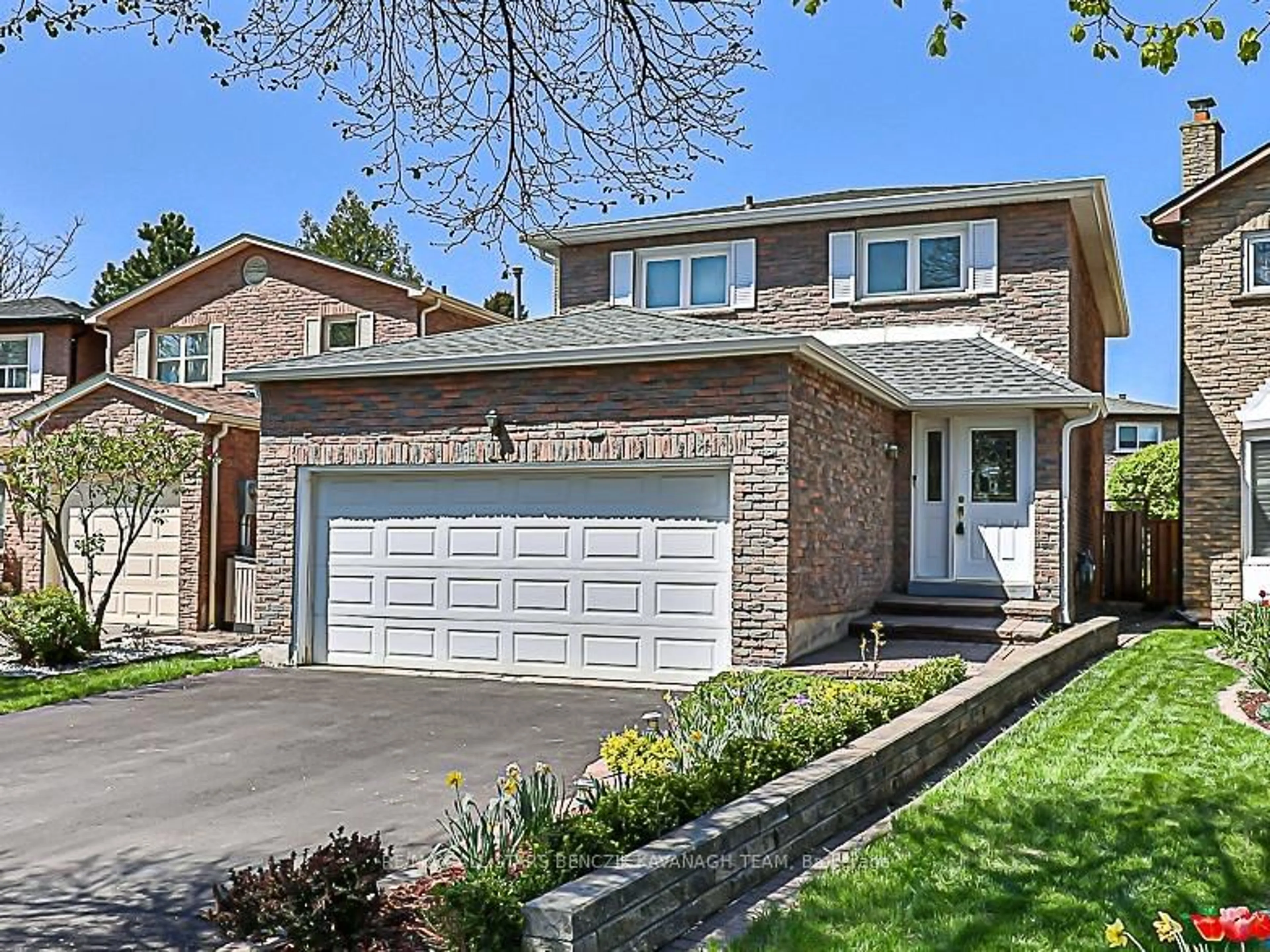 Home with brick exterior material, street for 11 Graham Cres, Markham Ontario L3P 4L8