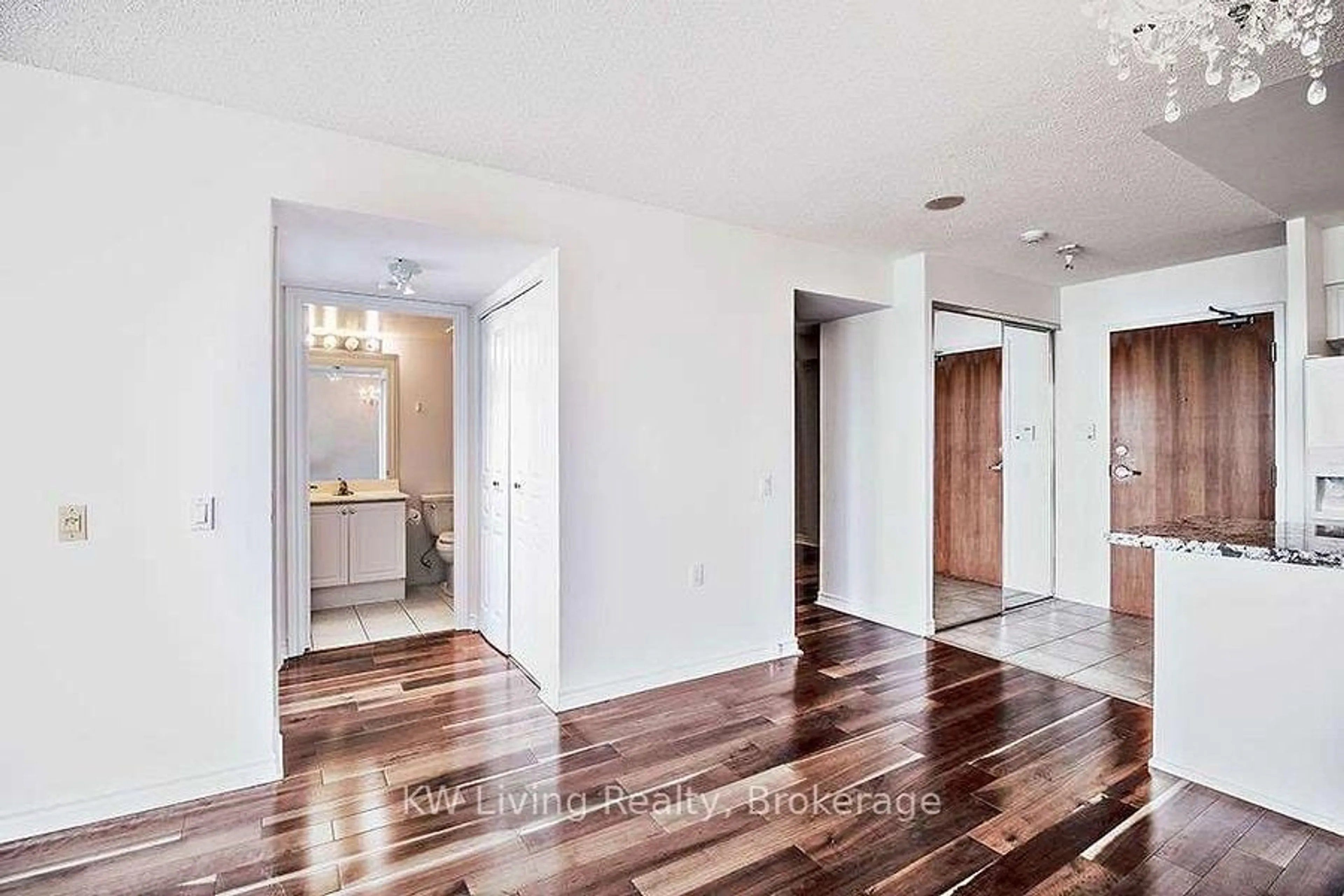 Indoor entryway for 9017 Leslie St #608, Richmond Hill Ontario L4B 4R8