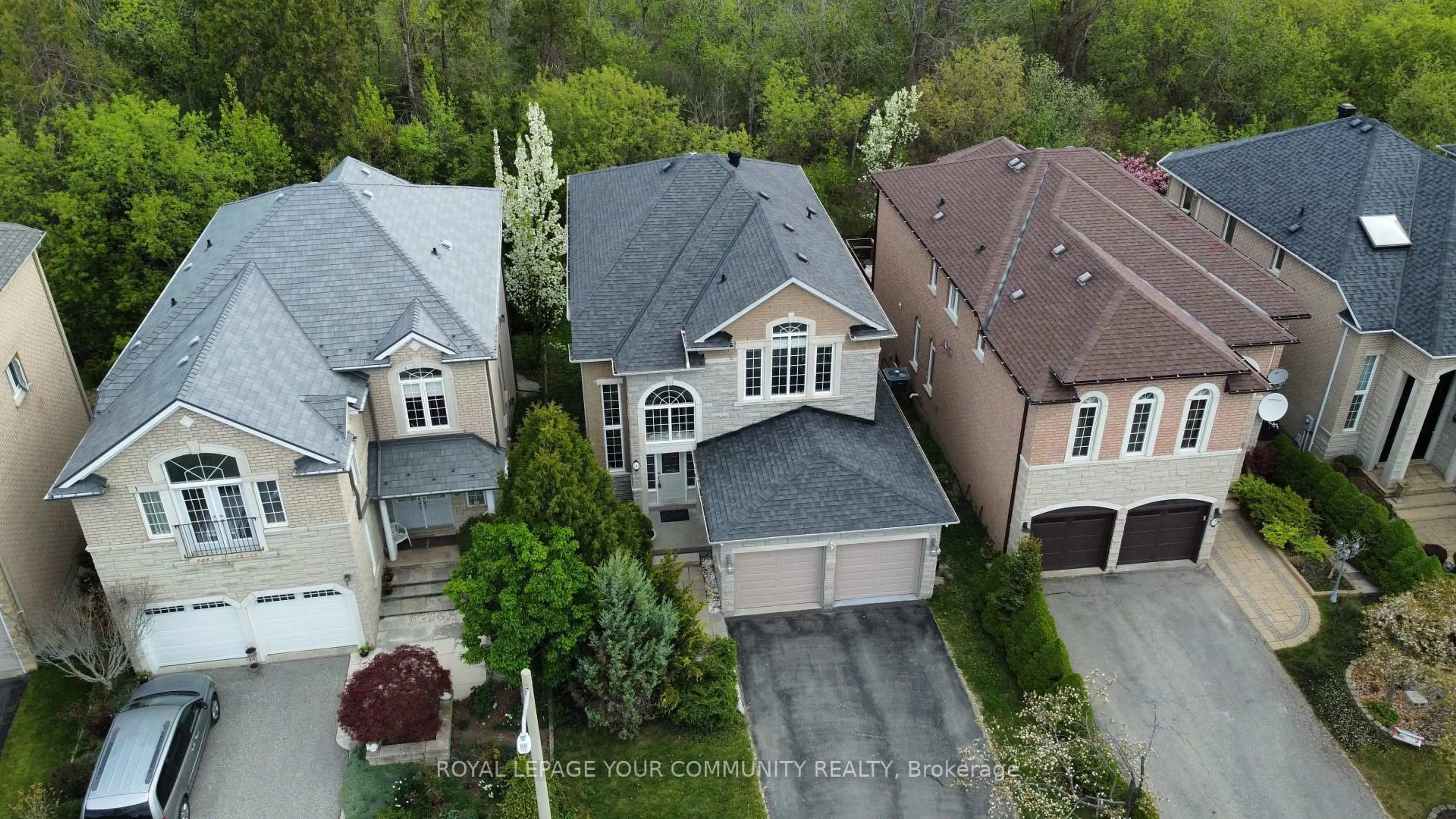A pic from outside/outdoor area/front of a property/back of a property/a pic from drone, street for 50 Valley Ridge Ave, Richmond Hill Ontario L4S 1Y1