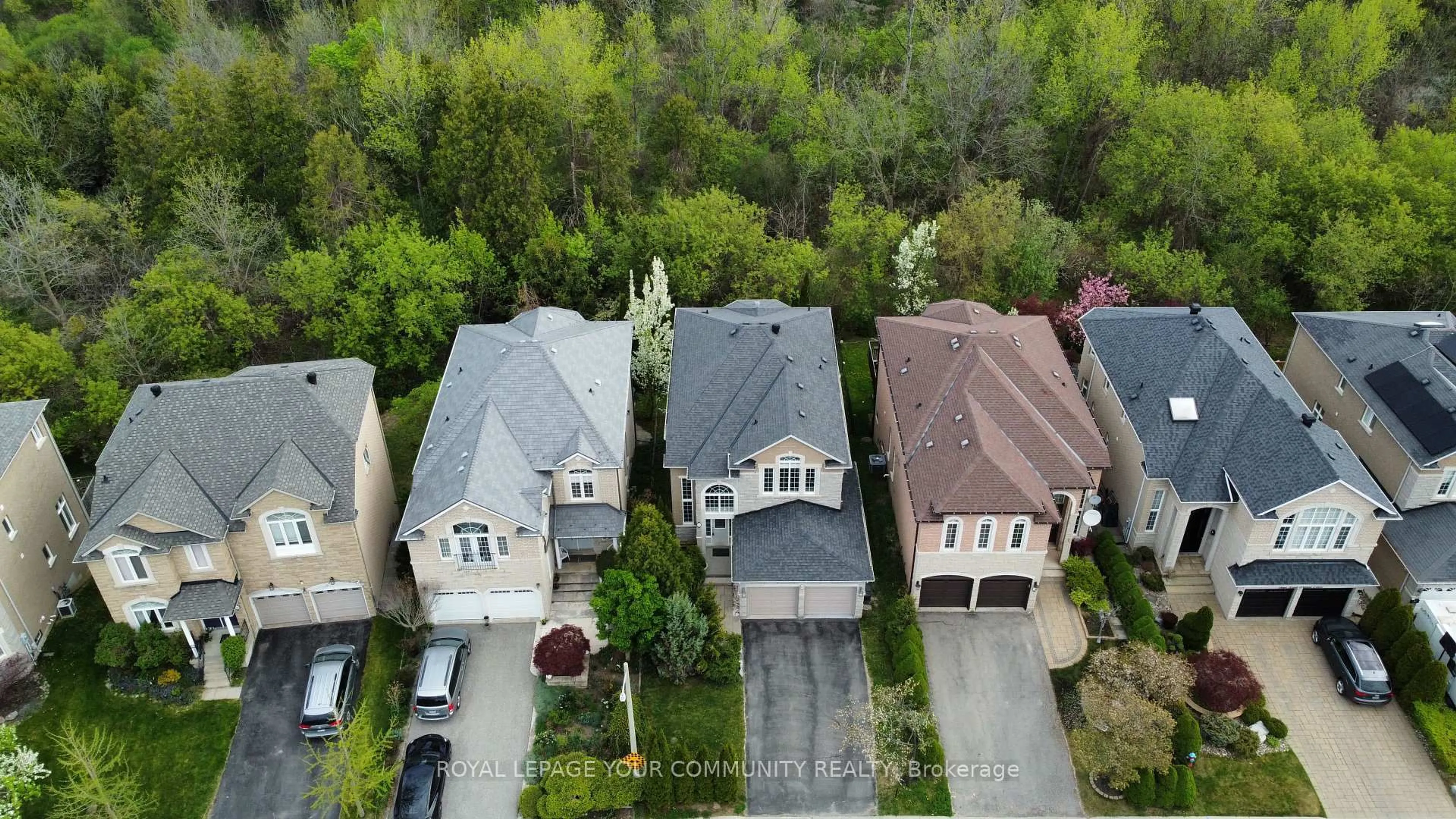 A pic from outside/outdoor area/front of a property/back of a property/a pic from drone, unknown for 50 Valley Ridge Ave, Richmond Hill Ontario L4S 1Y1