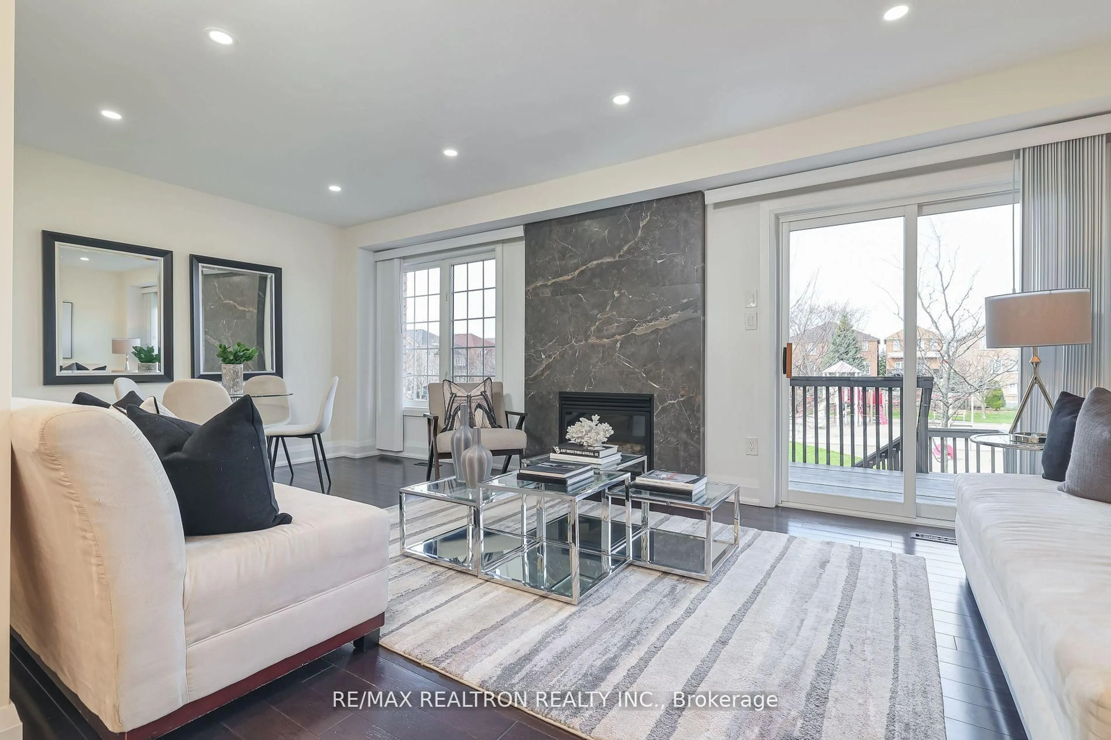 Living room with furniture, unknown for 18 Sugarforest Dr, Vaughan Ontario L4J 8M7