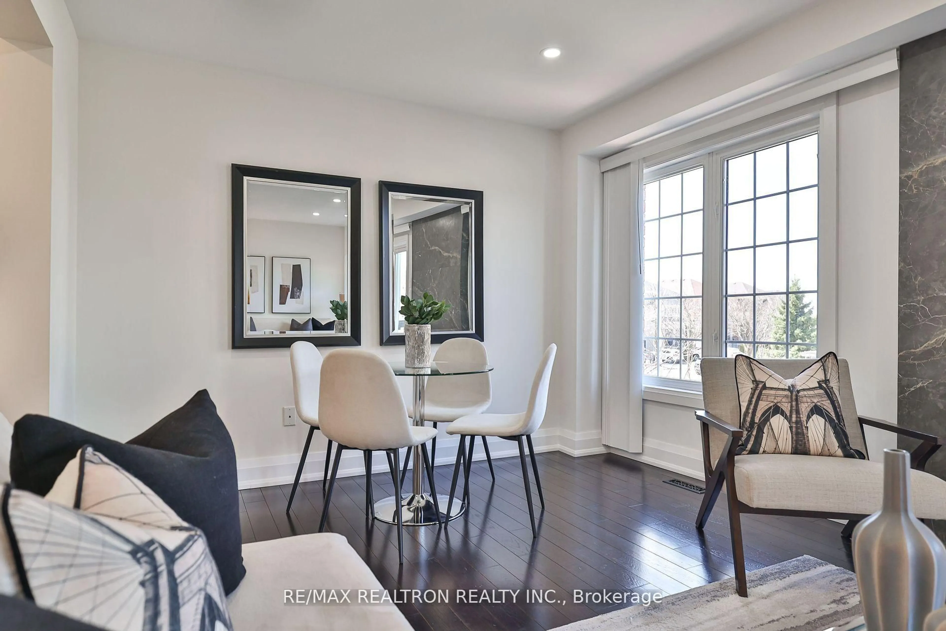 Dining room, unknown for 18 Sugarforest Dr, Vaughan Ontario L4J 8M7