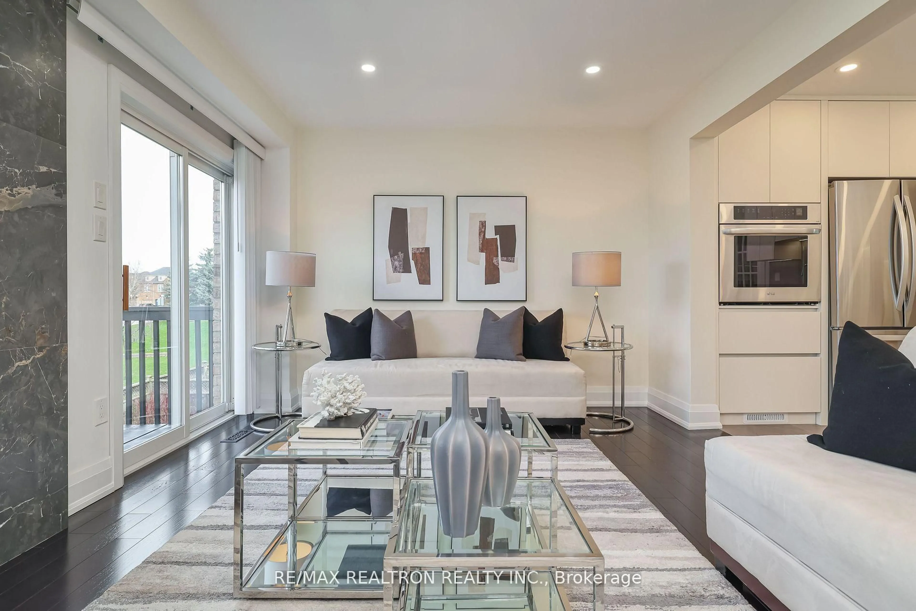 Living room with furniture, unknown for 18 Sugarforest Dr, Vaughan Ontario L4J 8M7