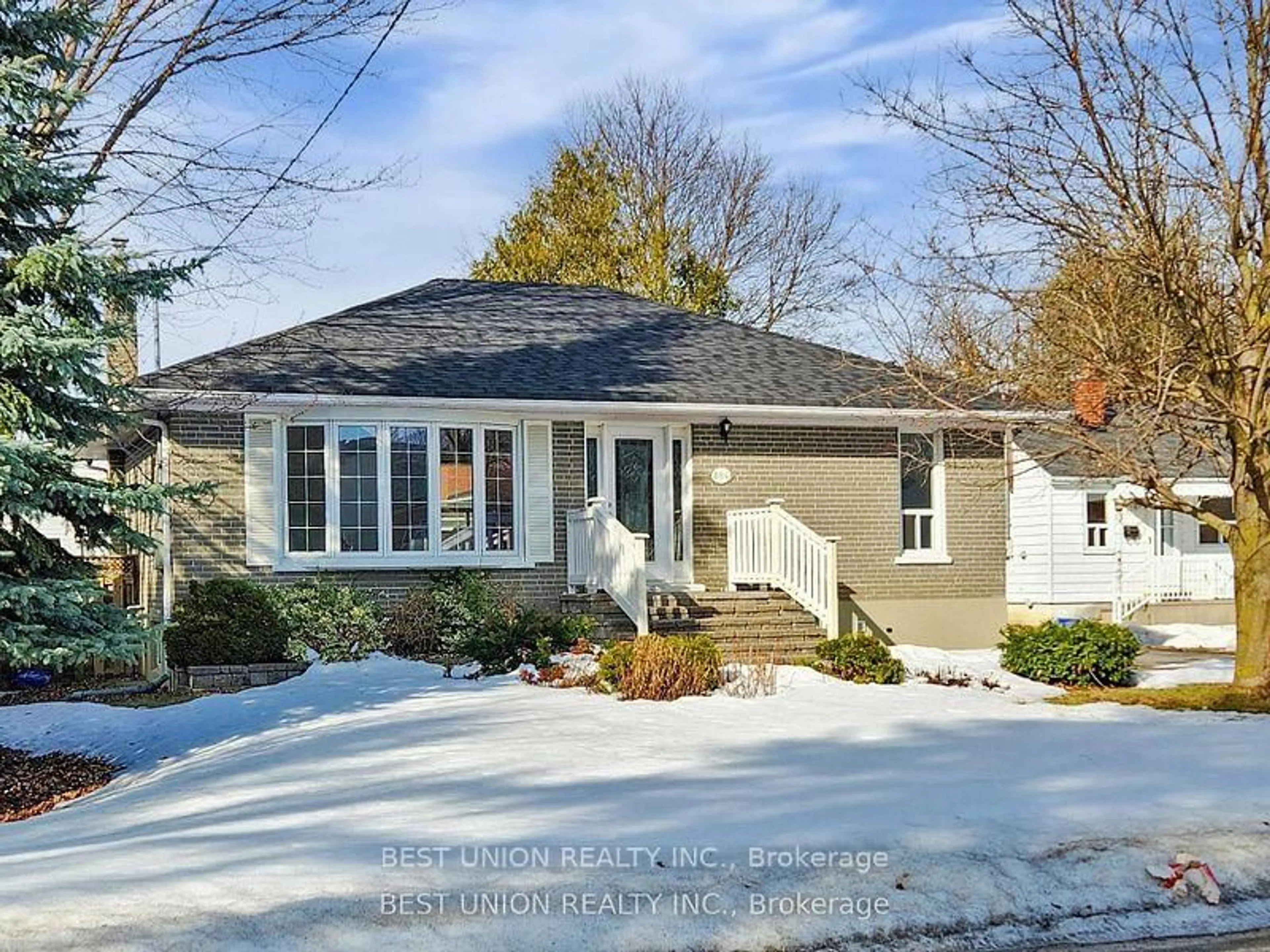 Home with vinyl exterior material, street for 184 Lawrence Ave, Richmond Hill Ontario L4C 1Z5