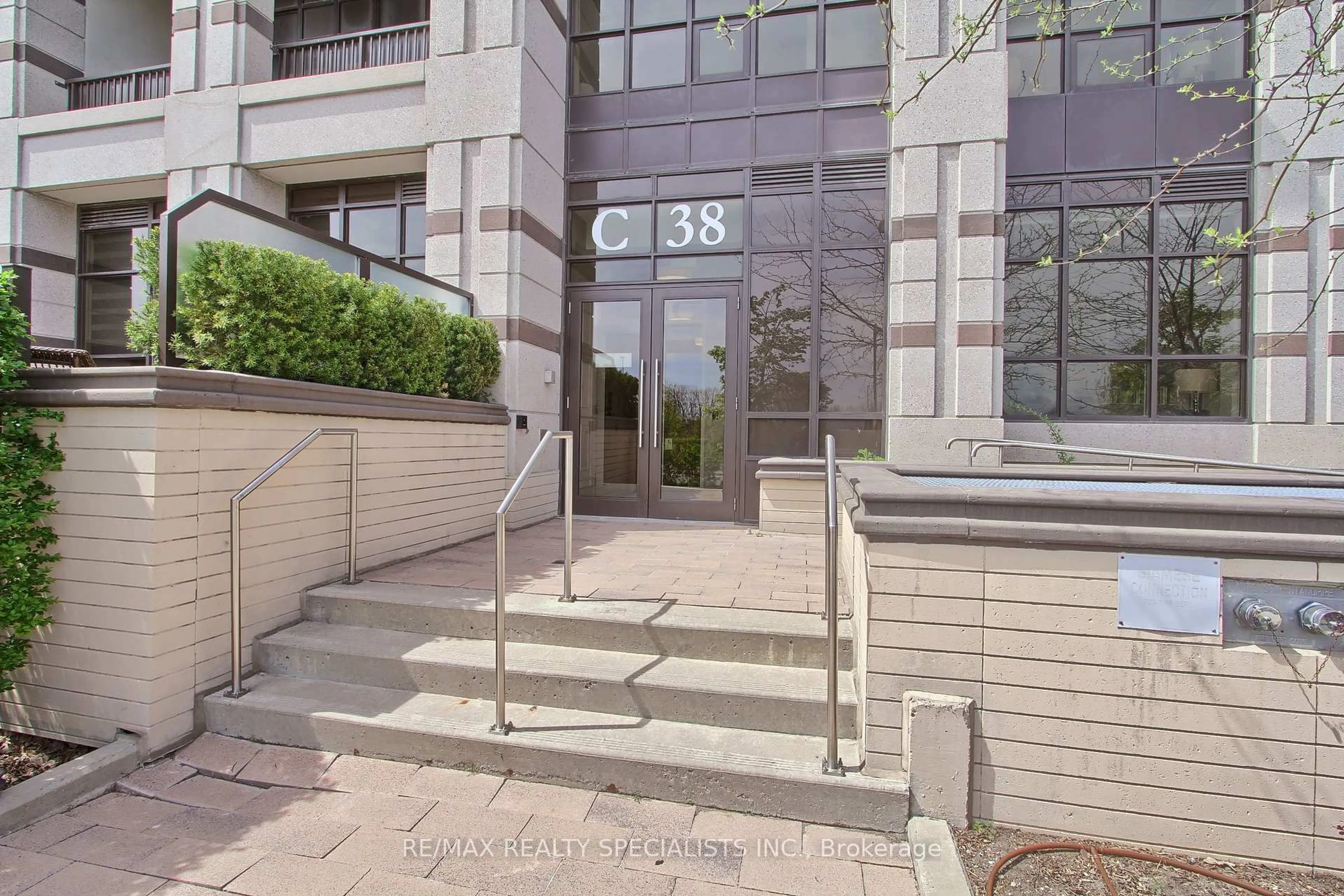 Unknown for 38 Cedarland Dr #1211, Markham Ontario L6G 0G7