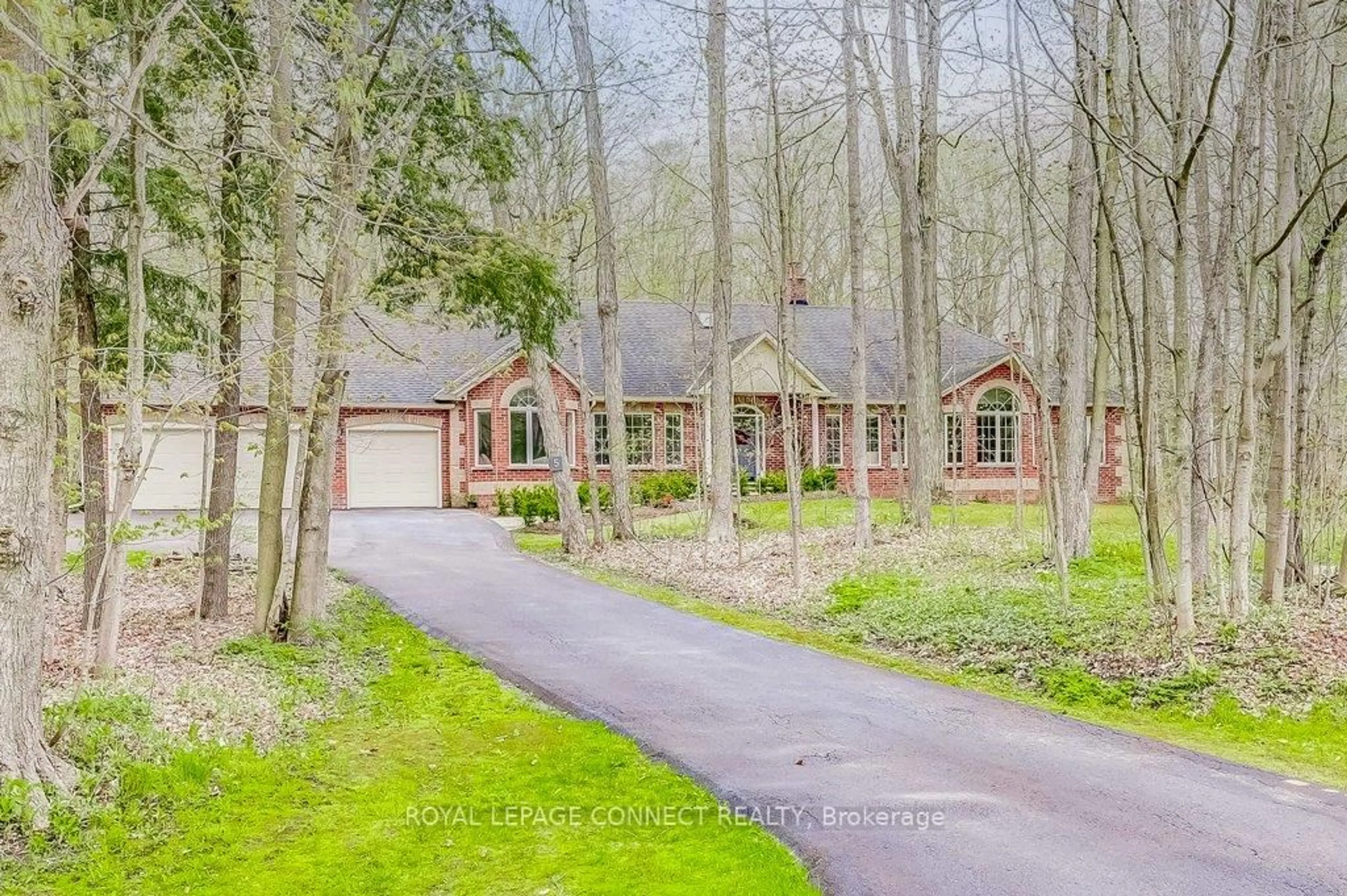 A pic from outside/outdoor area/front of a property/back of a property/a pic from drone, forest/trees view for 5 Forest Tr, Whitchurch-Stouffville Ontario L4A 2E6