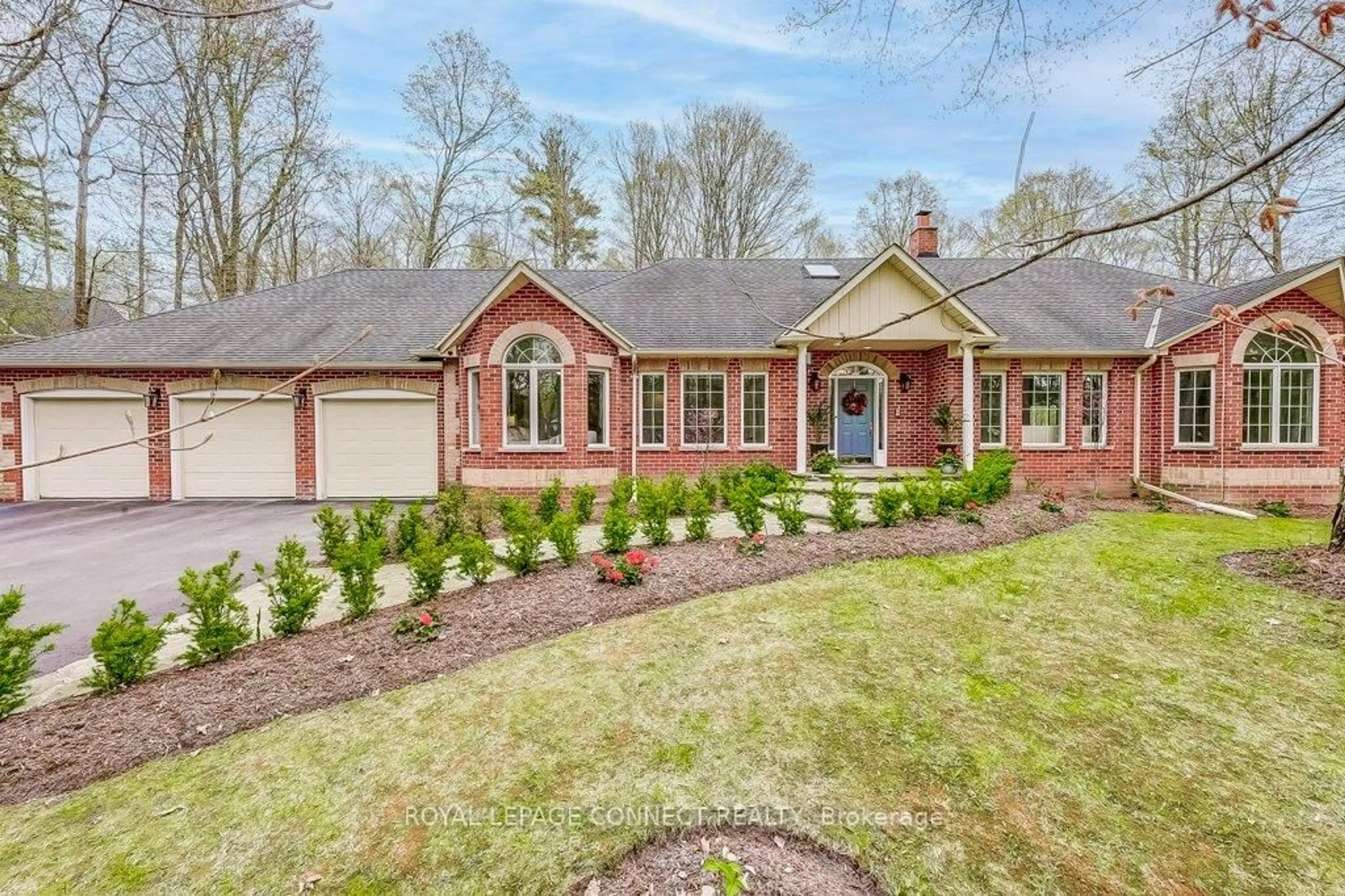 Home with brick exterior material, street for 5 Forest Tr, Whitchurch-Stouffville Ontario L4A 2E6