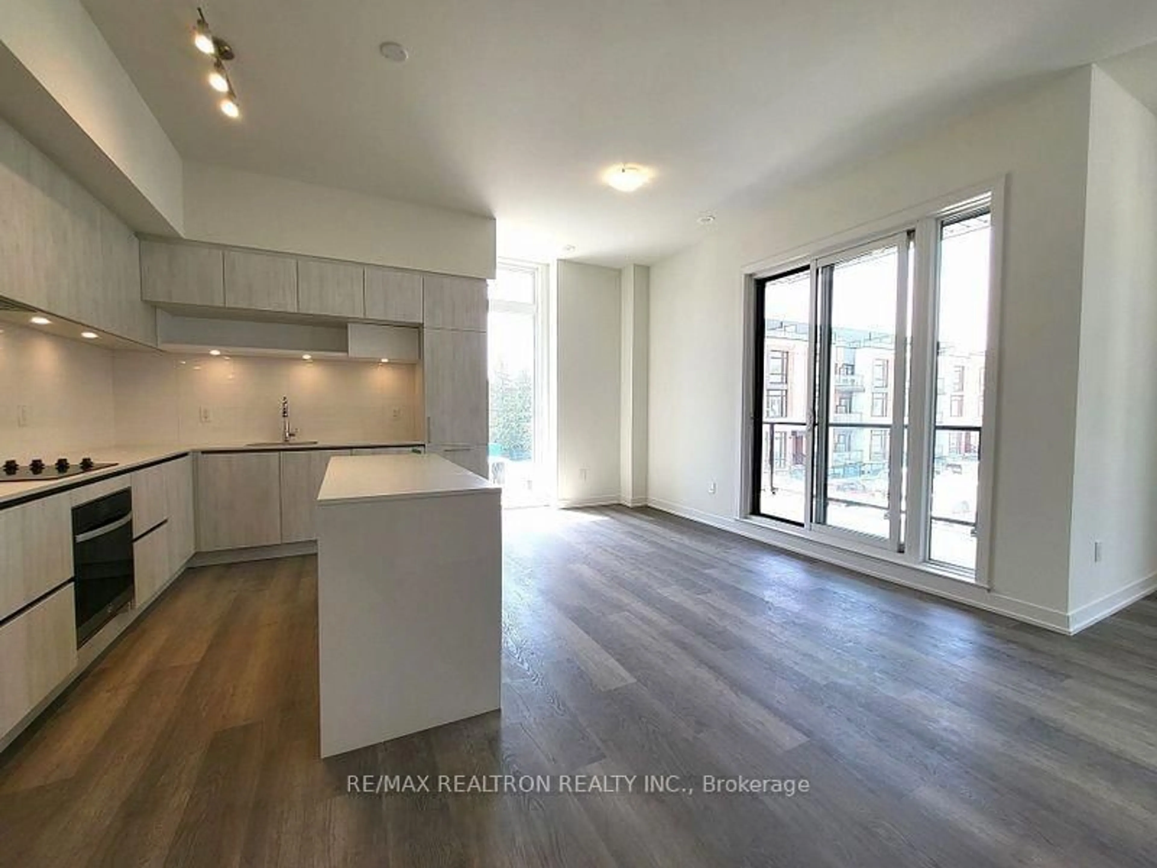 Open concept kitchen, wood/laminate floor for 14 David Eyer Rd #1003, Richmond Hill Ontario L4S 0N4