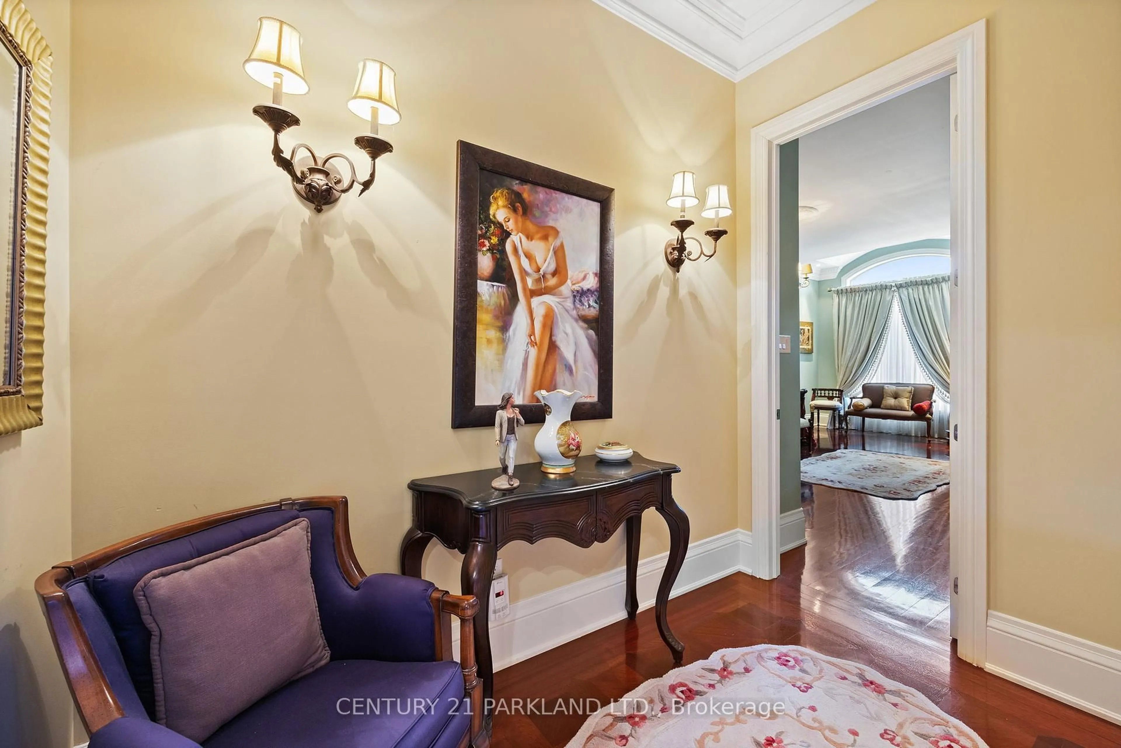 Indoor foyer for 16 Boyle Dr, Richmond Hill Ontario L4C 6C9