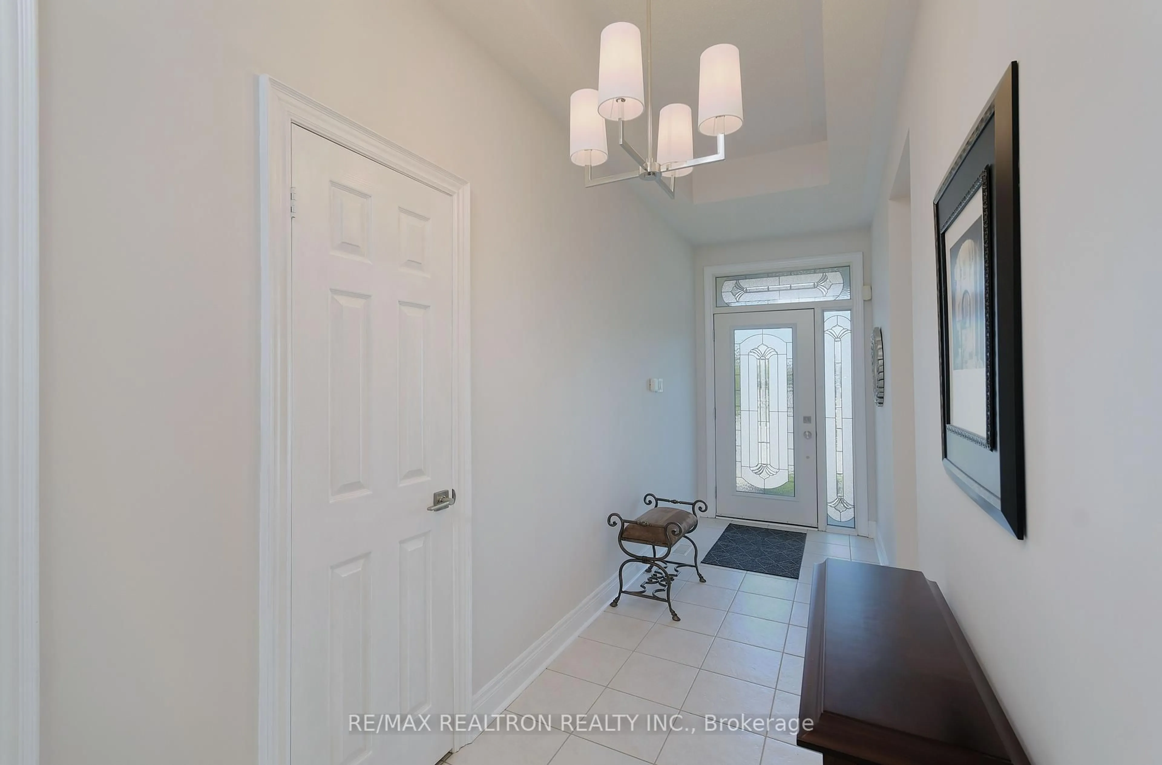 Indoor entryway for 29 Lambs Run N/A, Whitchurch-Stouffville Ontario L4A 1P7