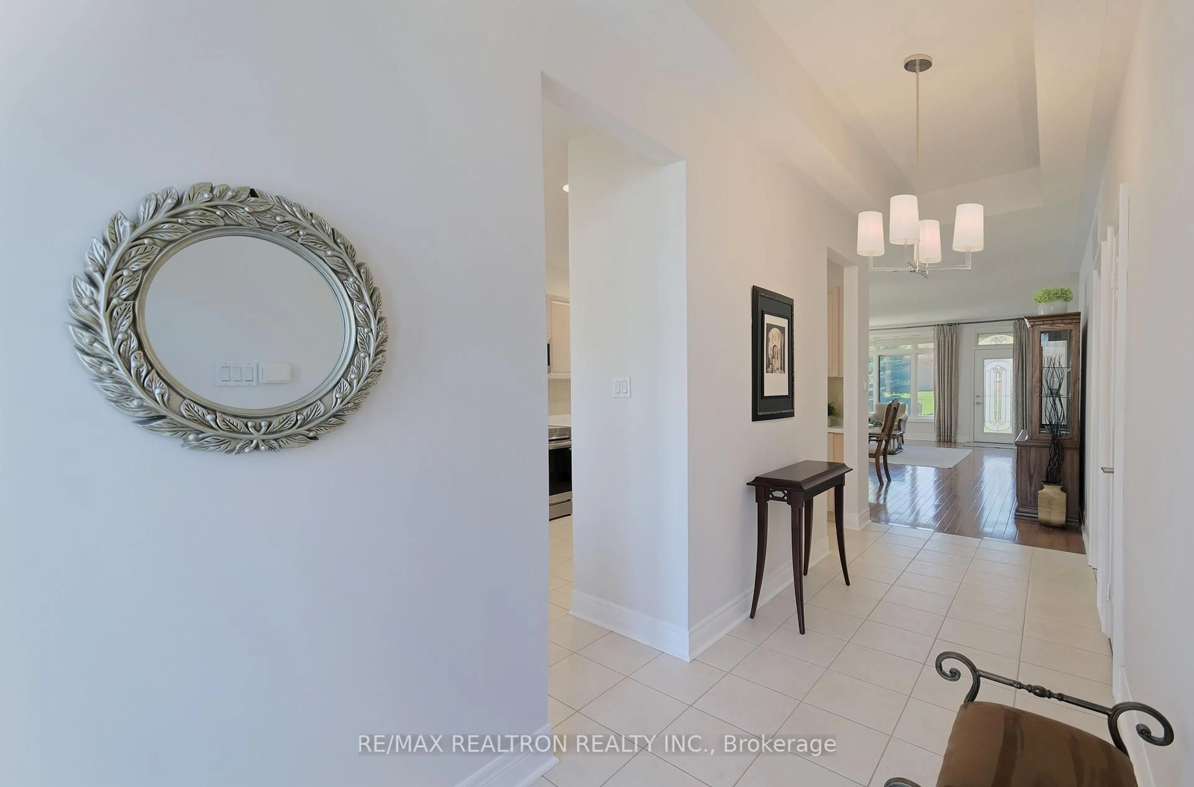 Indoor entryway for 29 Lambs Run N/A, Whitchurch-Stouffville Ontario L4A 1P7