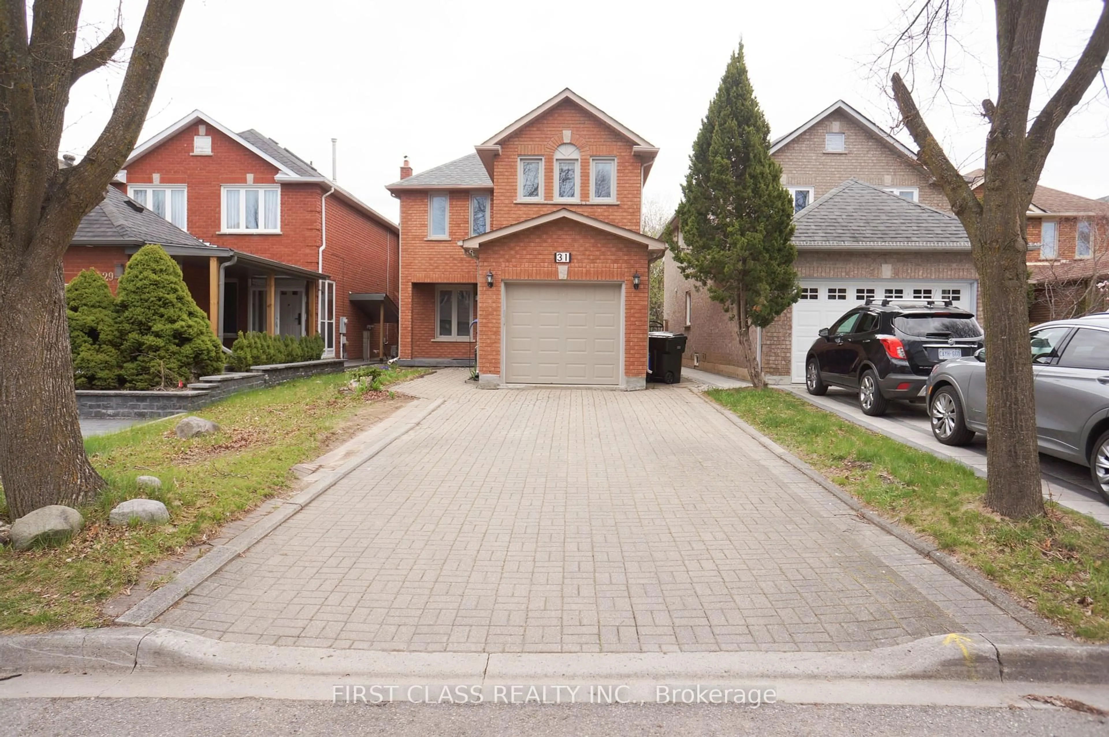 Home with brick exterior material, street for 31 Elmpark Crt, Richmond Hill Ontario L4C 9T8