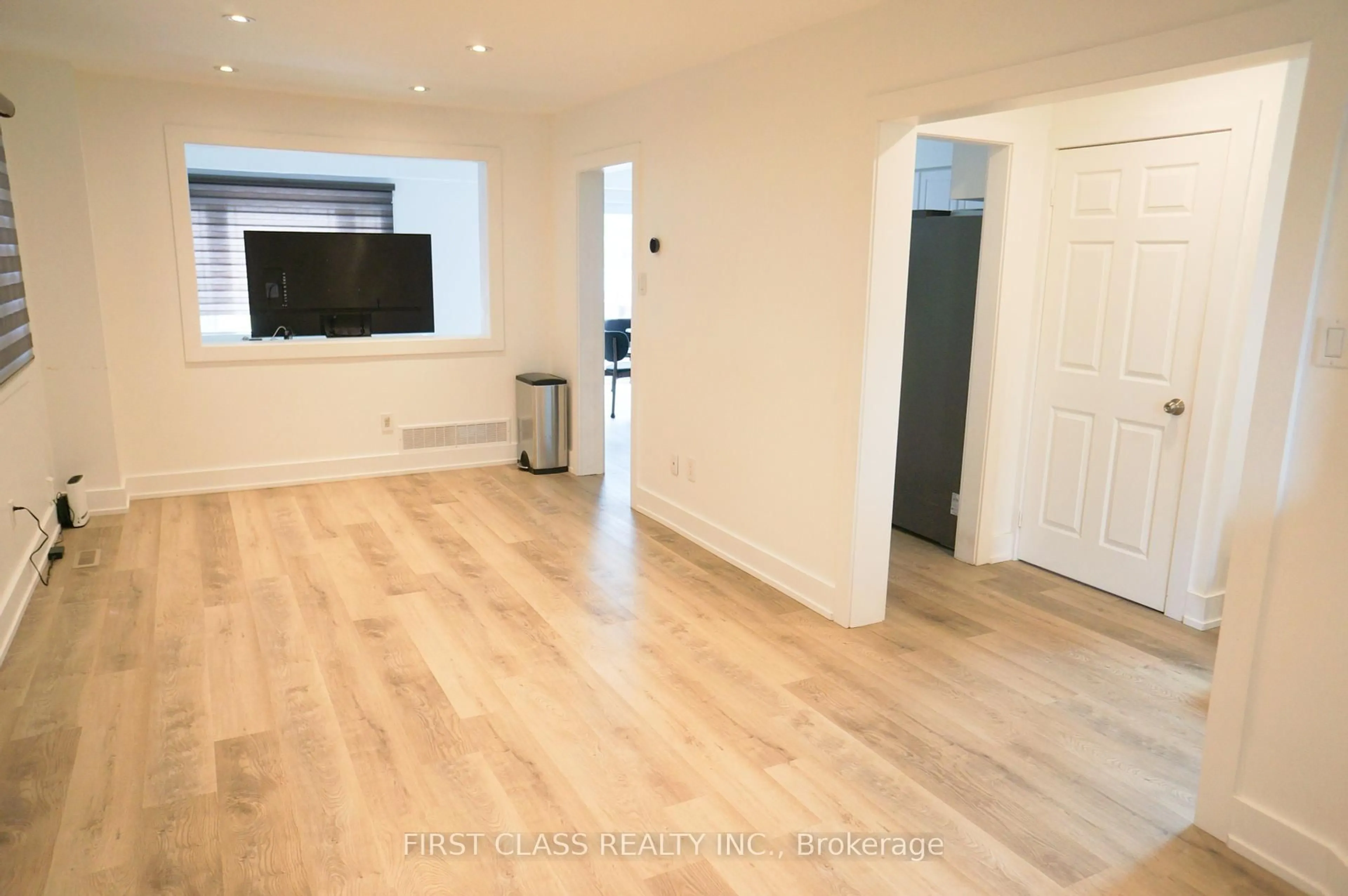 A pic of a room for 31 Elmpark Crt, Richmond Hill Ontario L4C 9T8