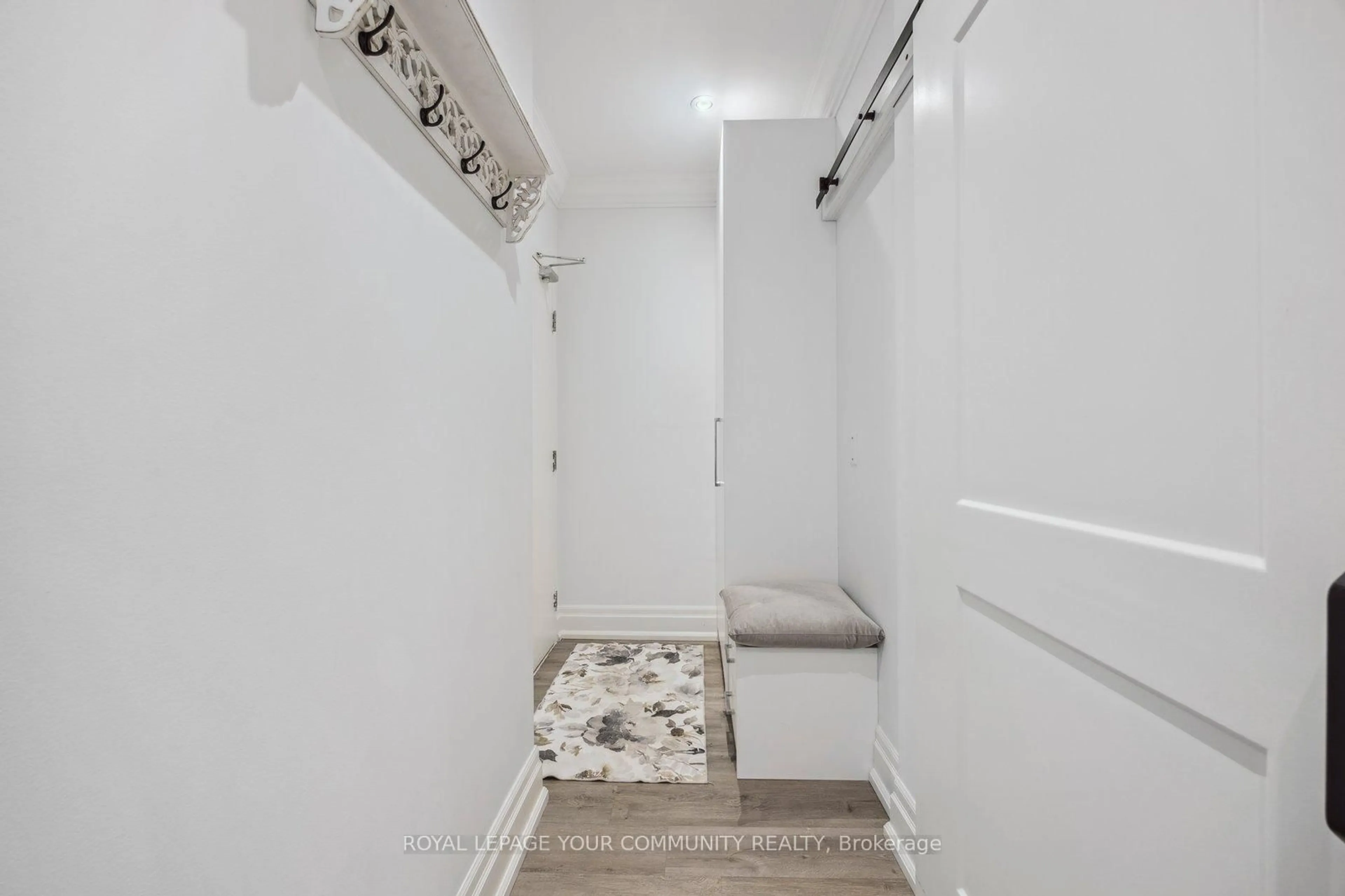 A pic of a room for 9973 Keele St #107, Vaughan Ontario L6A 3Y5