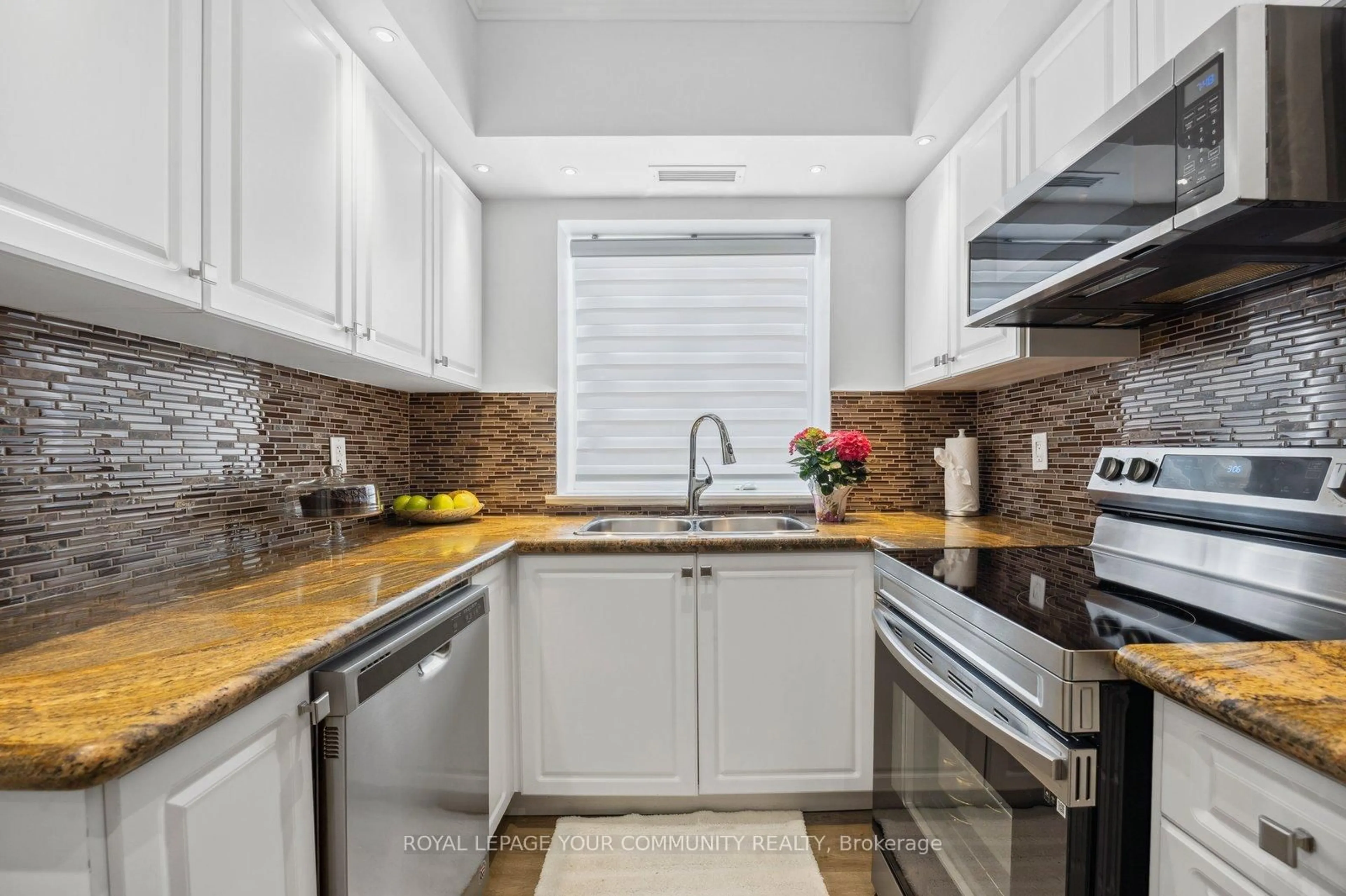 Standard kitchen, ceramic/tile floor for 9973 Keele St #107, Vaughan Ontario L6A 3Y5