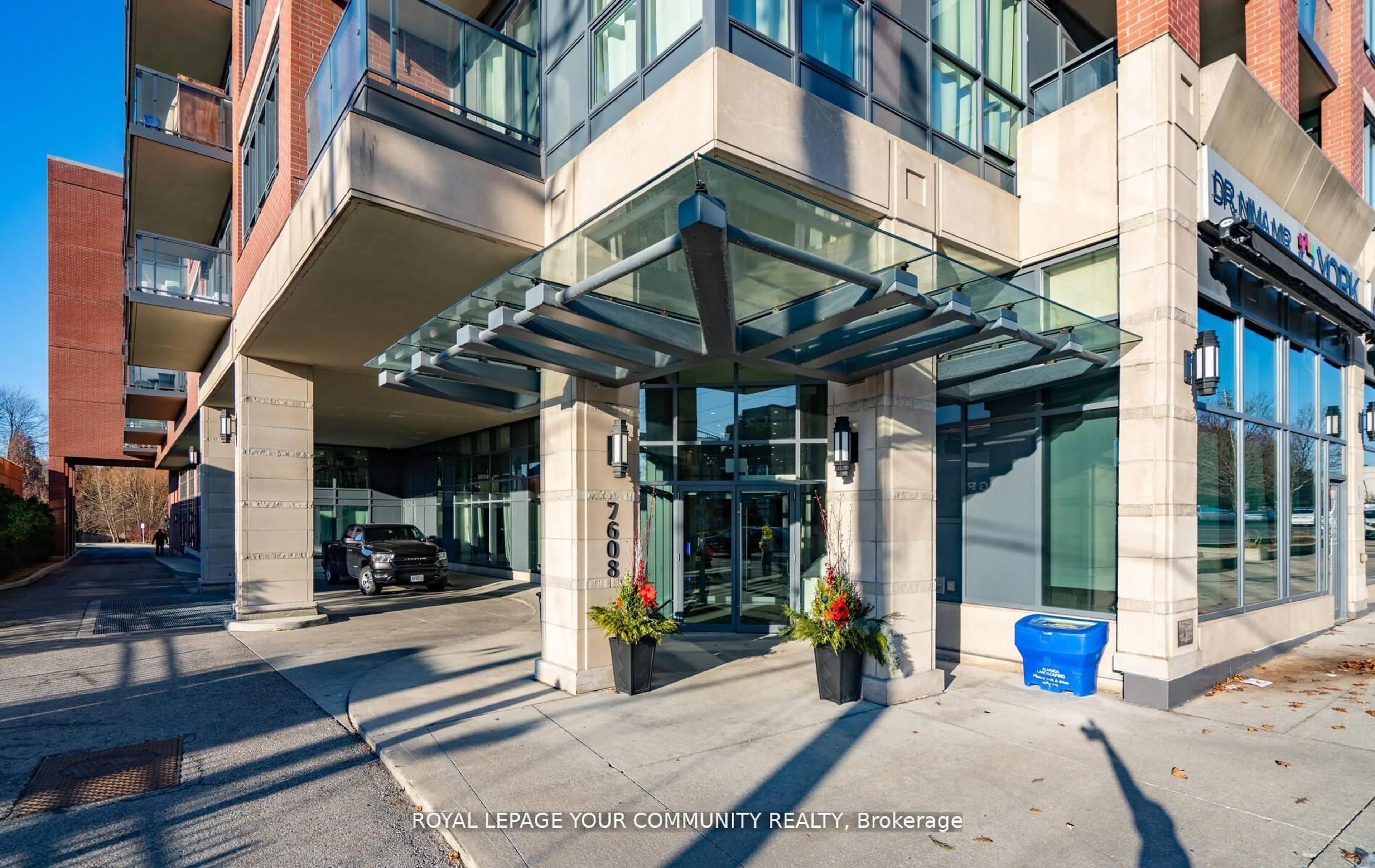 Indoor foyer for 7608 Yonge St #615, Vaughan Ontario L4J 1V9