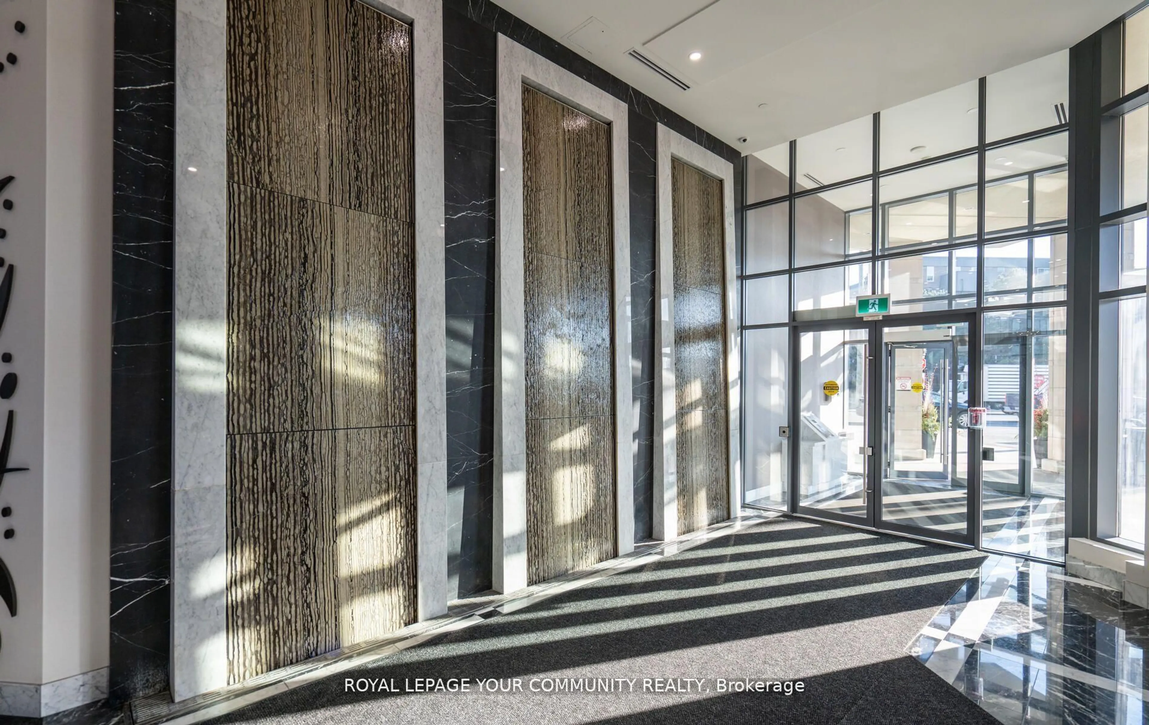 Indoor foyer for 7608 Yonge St #615, Vaughan Ontario L4J 1V9