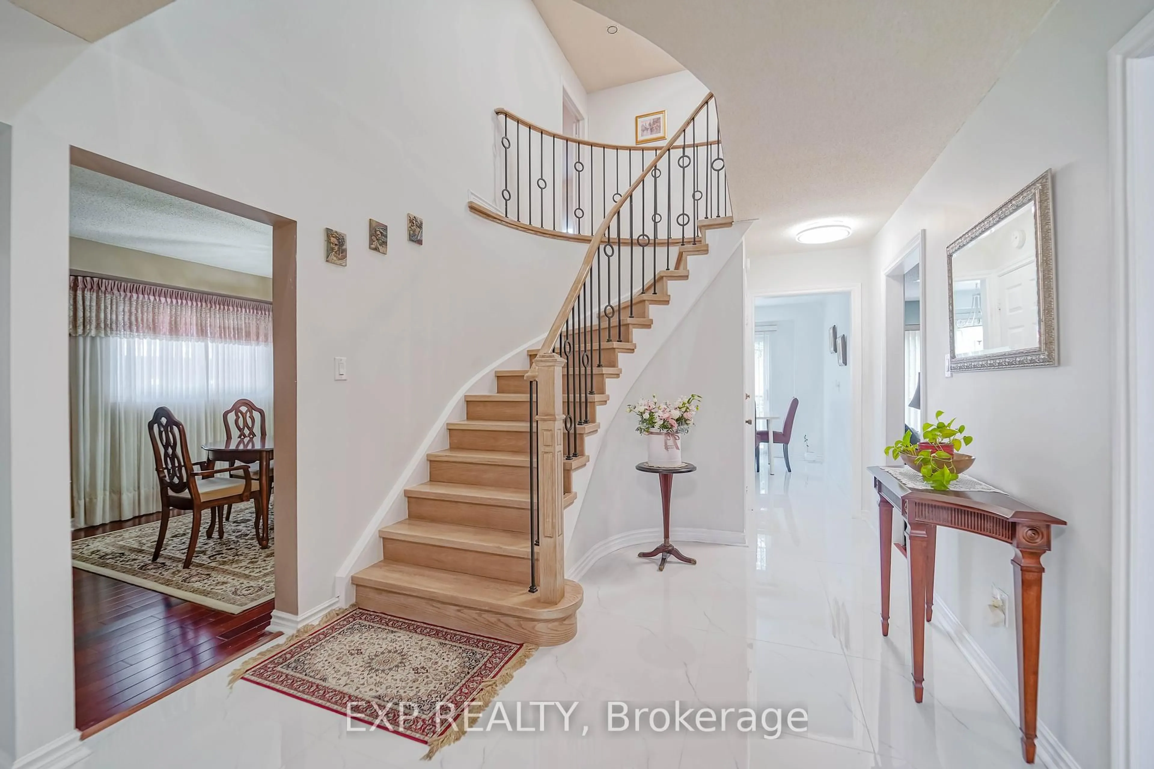 Indoor foyer for 173 Highglen Ave, Markham Ontario L3S 1X5