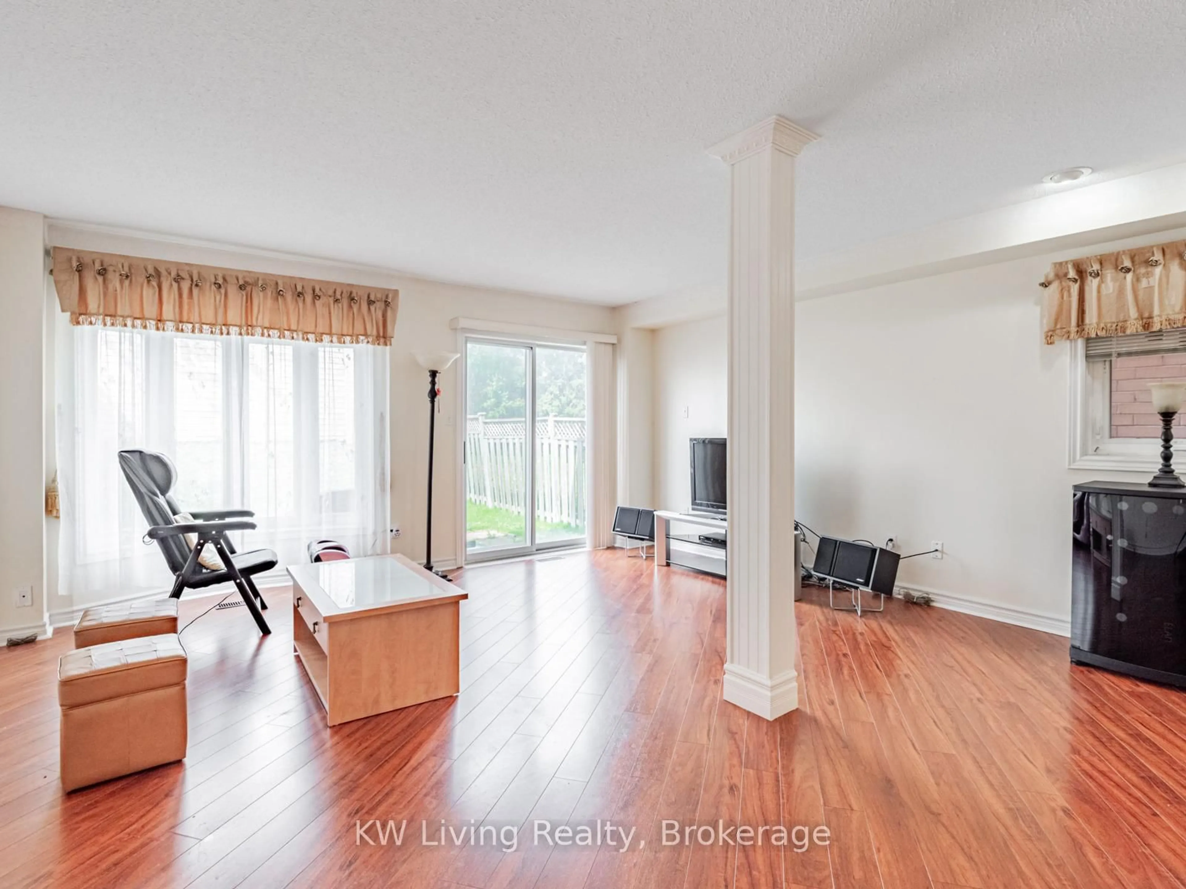 Living room with furniture, wood/laminate floor for 253 Milliken Meadows Dr, Markham Ontario L3R 0W2