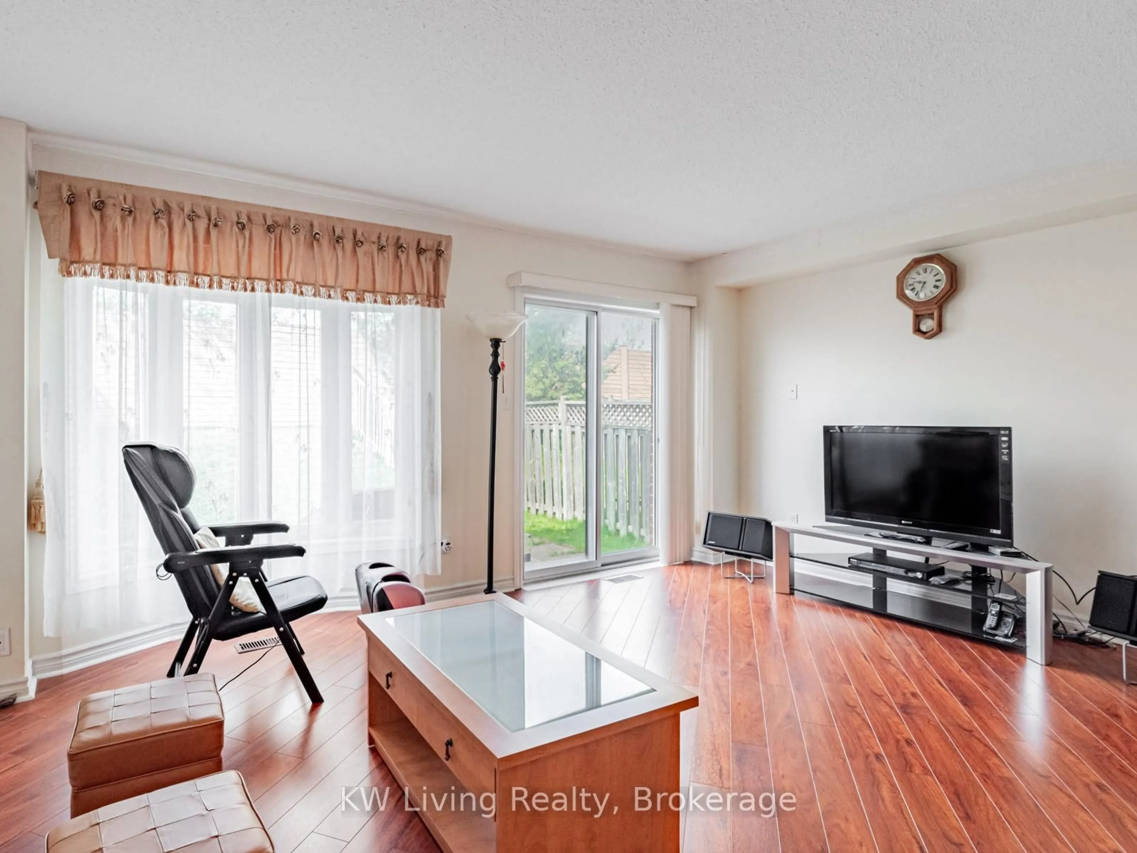 Living room with furniture, wood/laminate floor for 253 Milliken Meadows Dr, Markham Ontario L3R 0W2