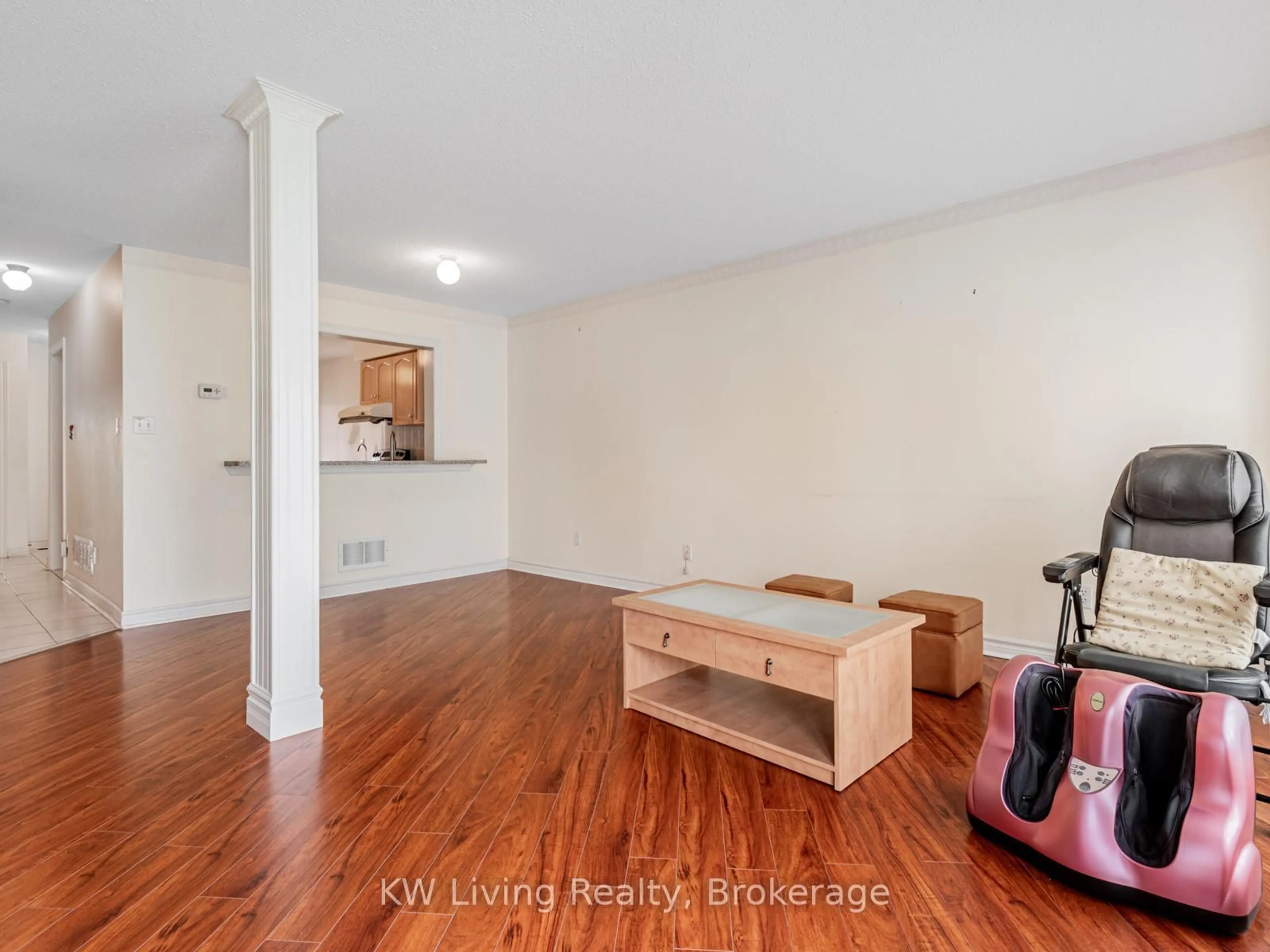 Living room with furniture, wood/laminate floor for 253 Milliken Meadows Dr, Markham Ontario L3R 0W2