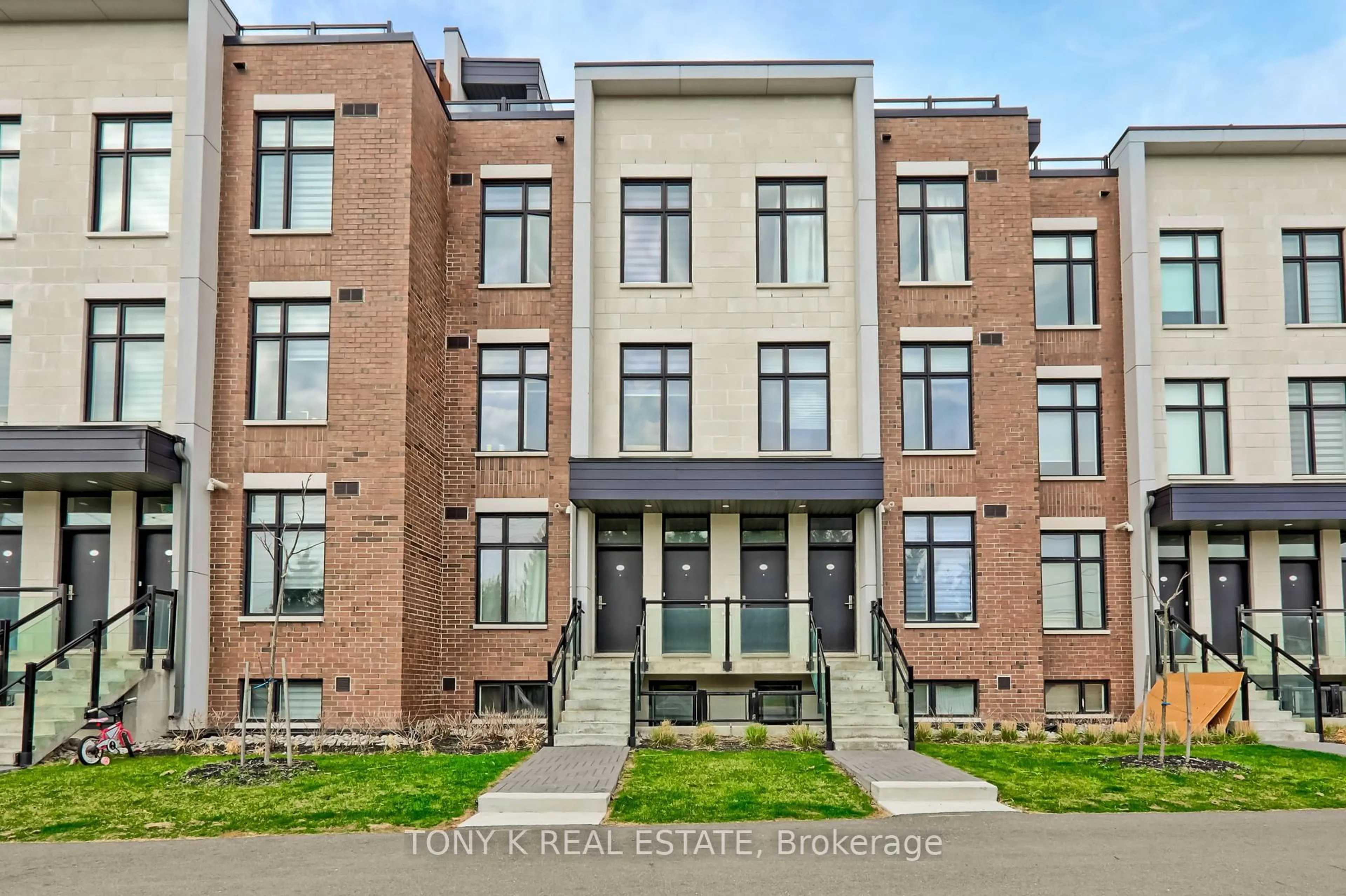 Home with brick exterior material, building for 9560 Islington Ave #U212, Vaughan Ontario L4H 4Z5