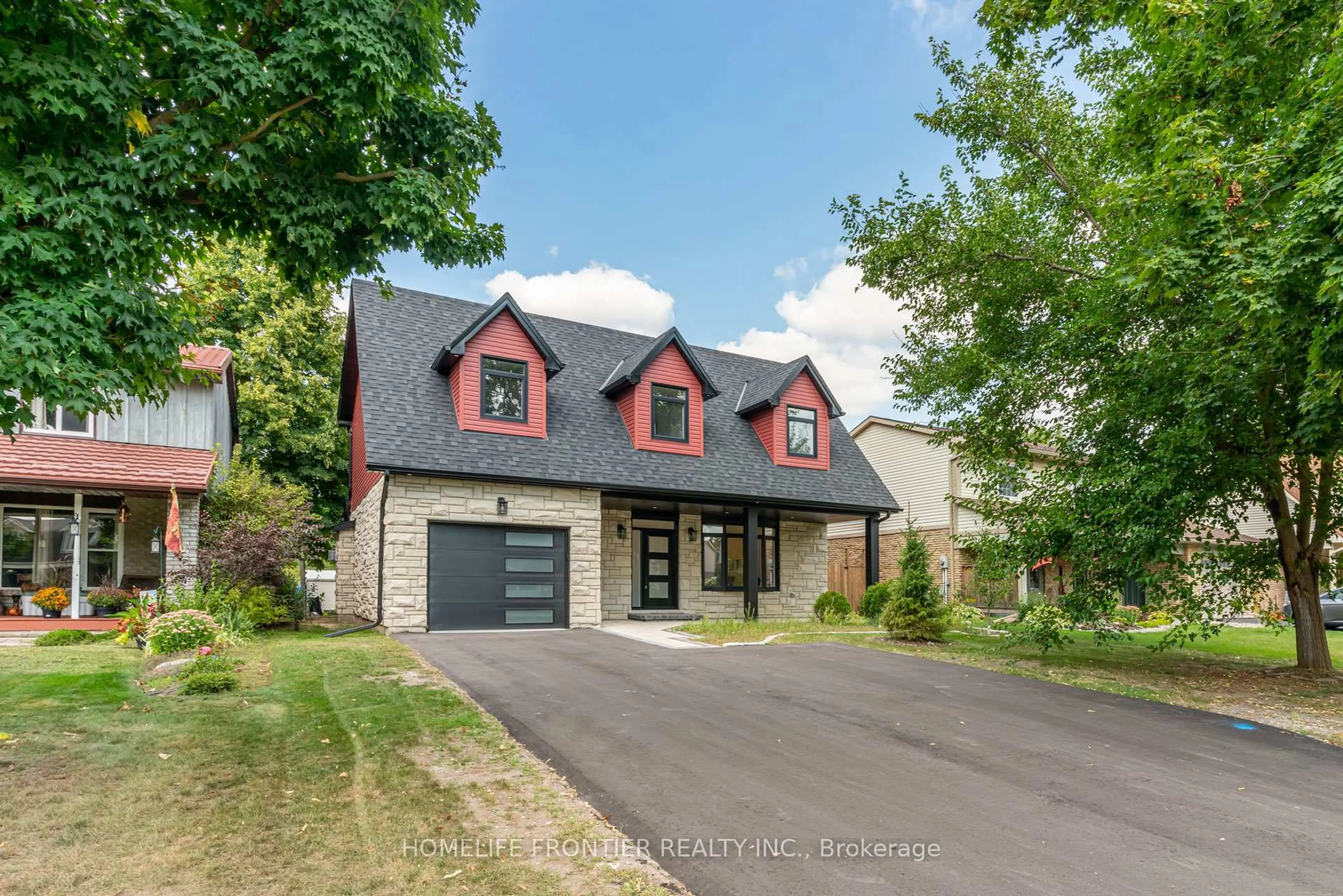 Home with brick exterior material, street for 68 Shannon Rd, East Gwillimbury Ontario L0G 1M0