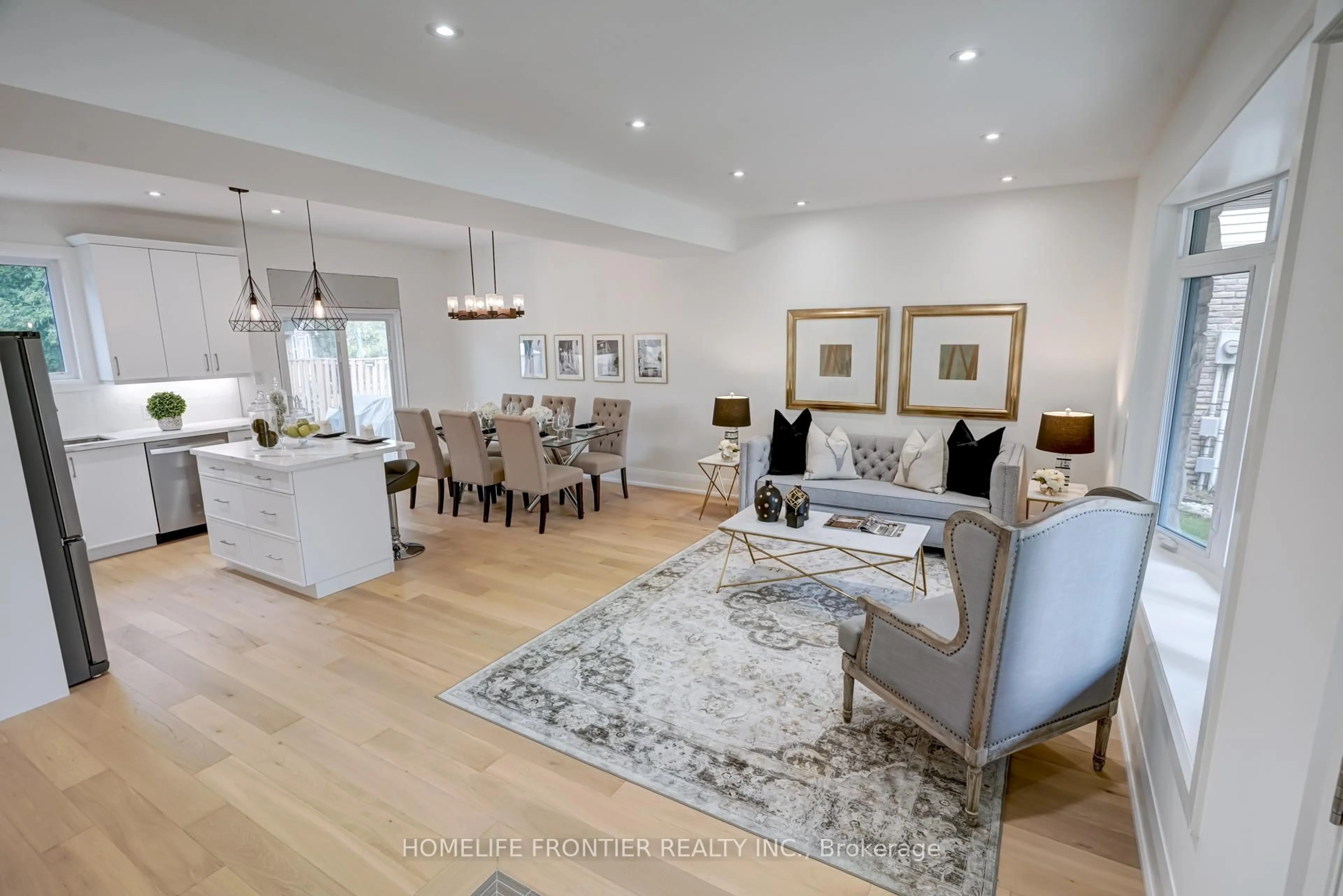 Open concept kitchen, wood/laminate floor for 68 Shannon Rd, East Gwillimbury Ontario L0G 1M0
