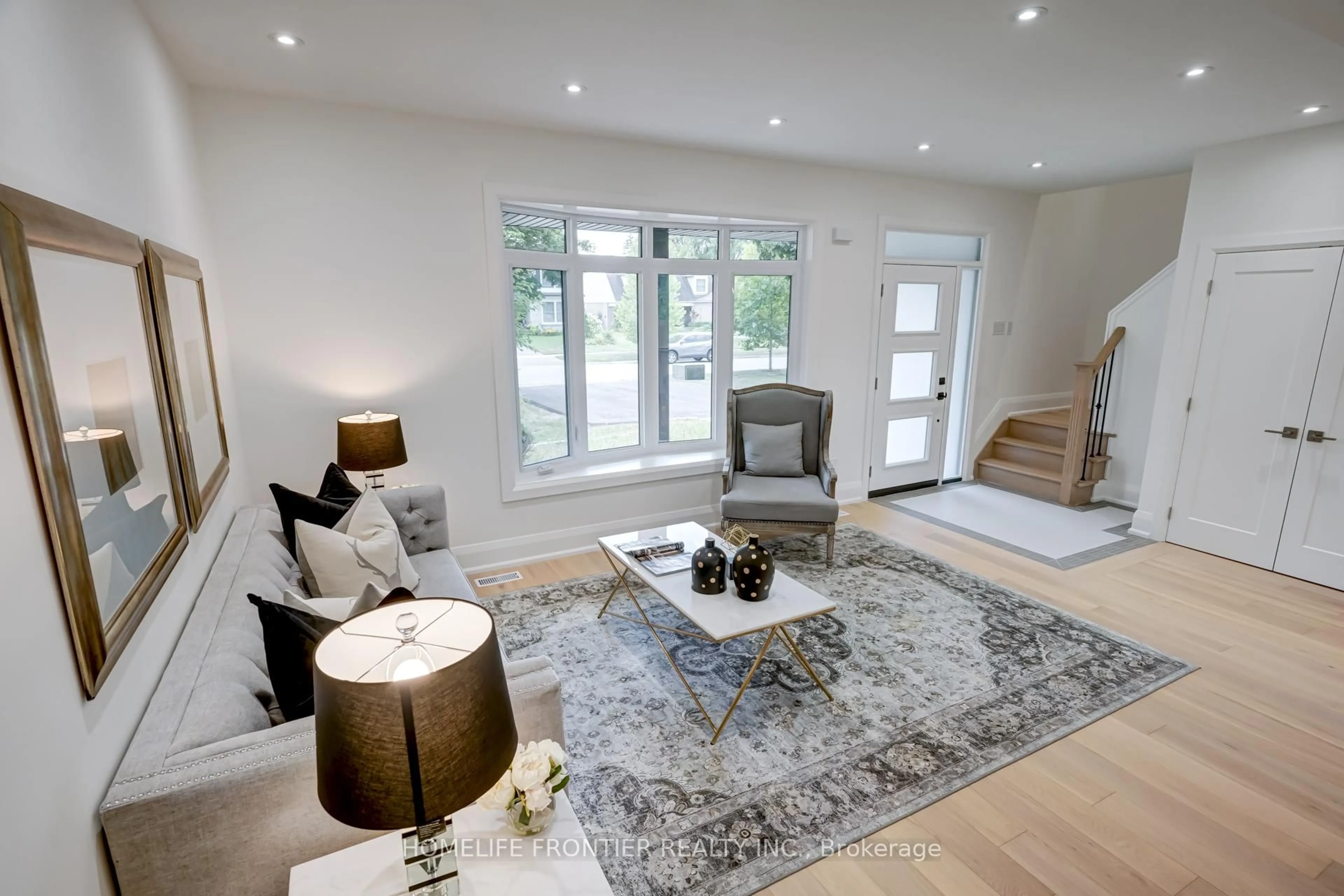 Living room with furniture, unknown for 68 Shannon Rd, East Gwillimbury Ontario L0G 1M0