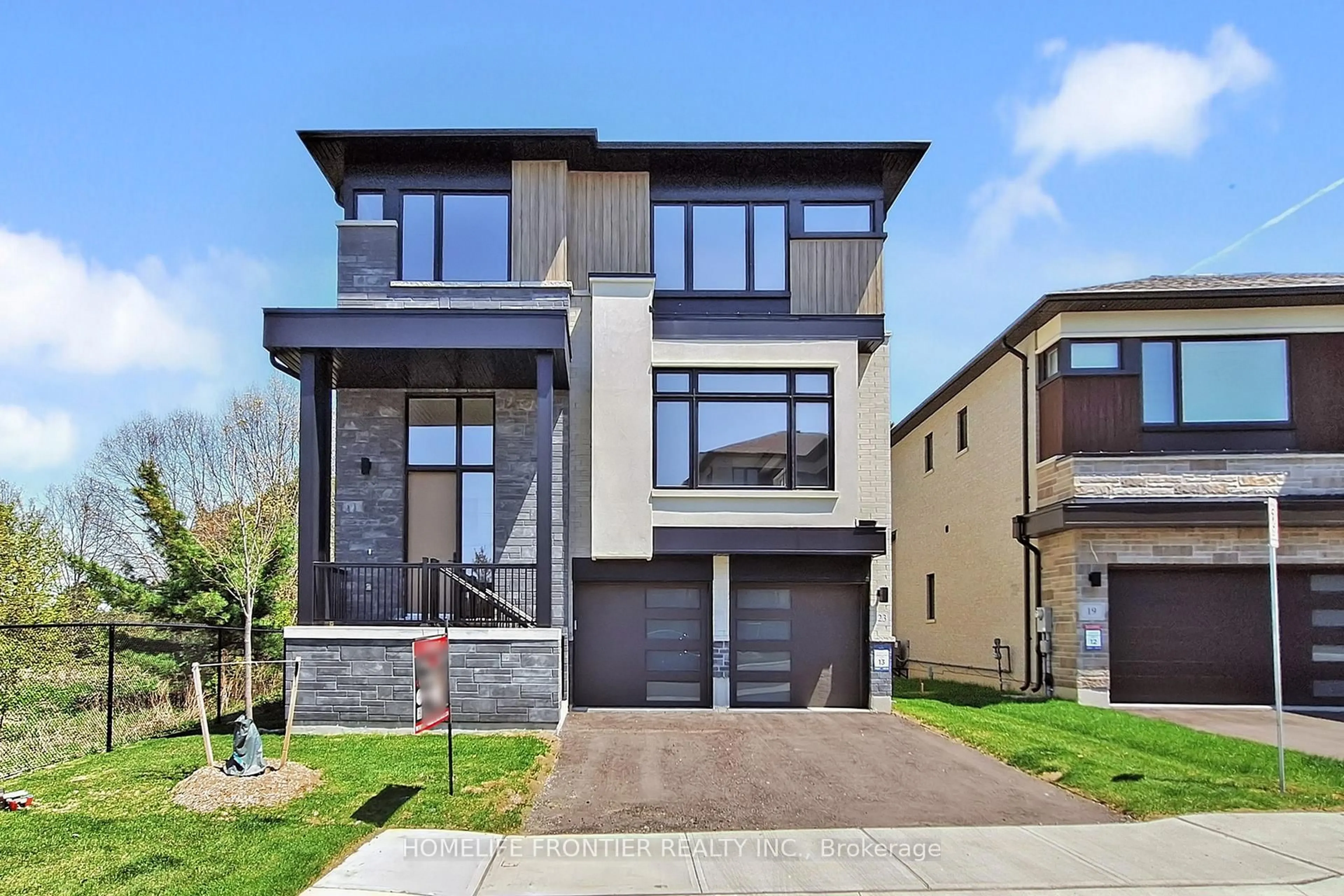Home with brick exterior material, street for 23 Kingwood Lane, Aurora Ontario L4G 3Z7