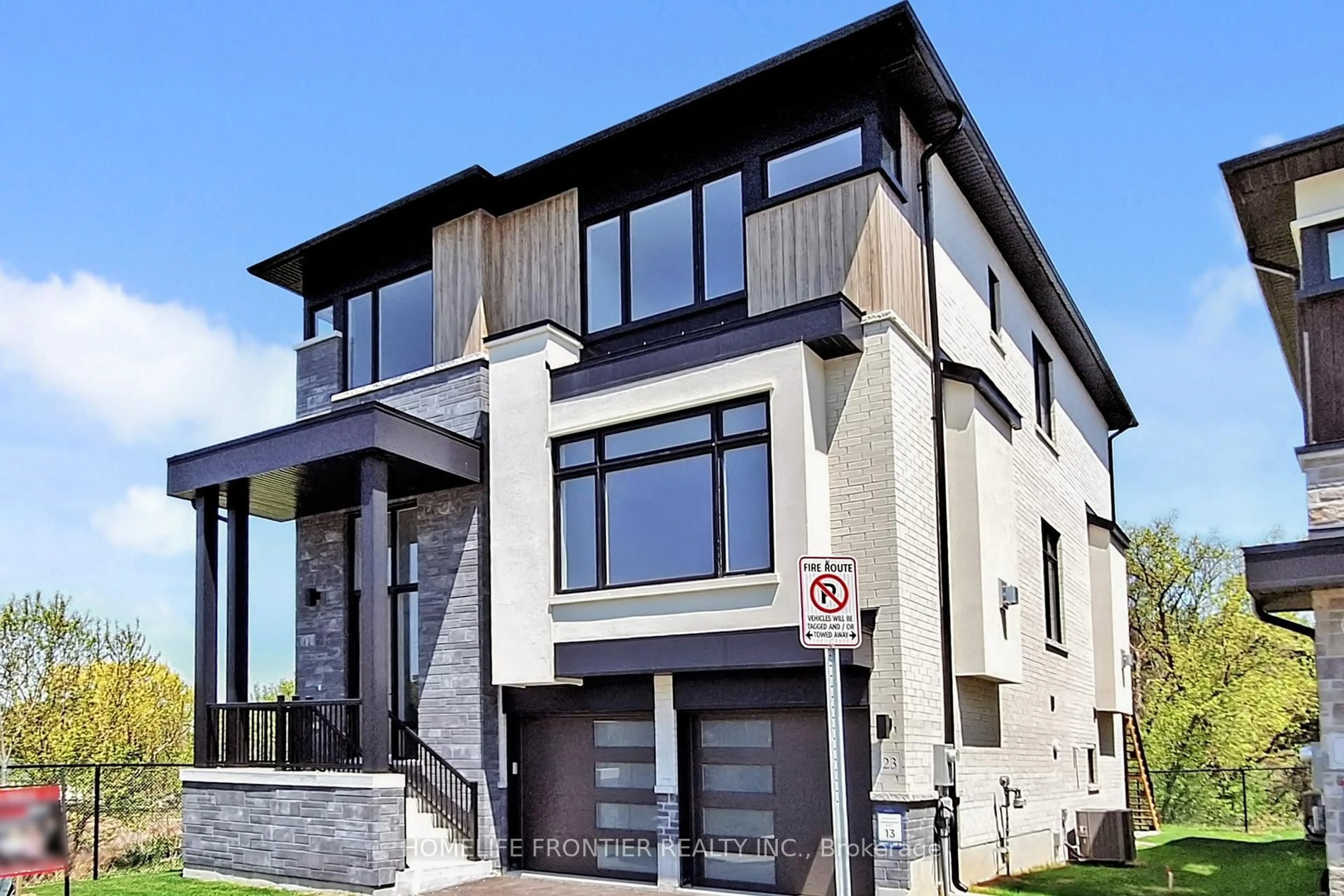 Home with brick exterior material, building for 23 Kingwood Lane, Aurora Ontario L4G 3Z7