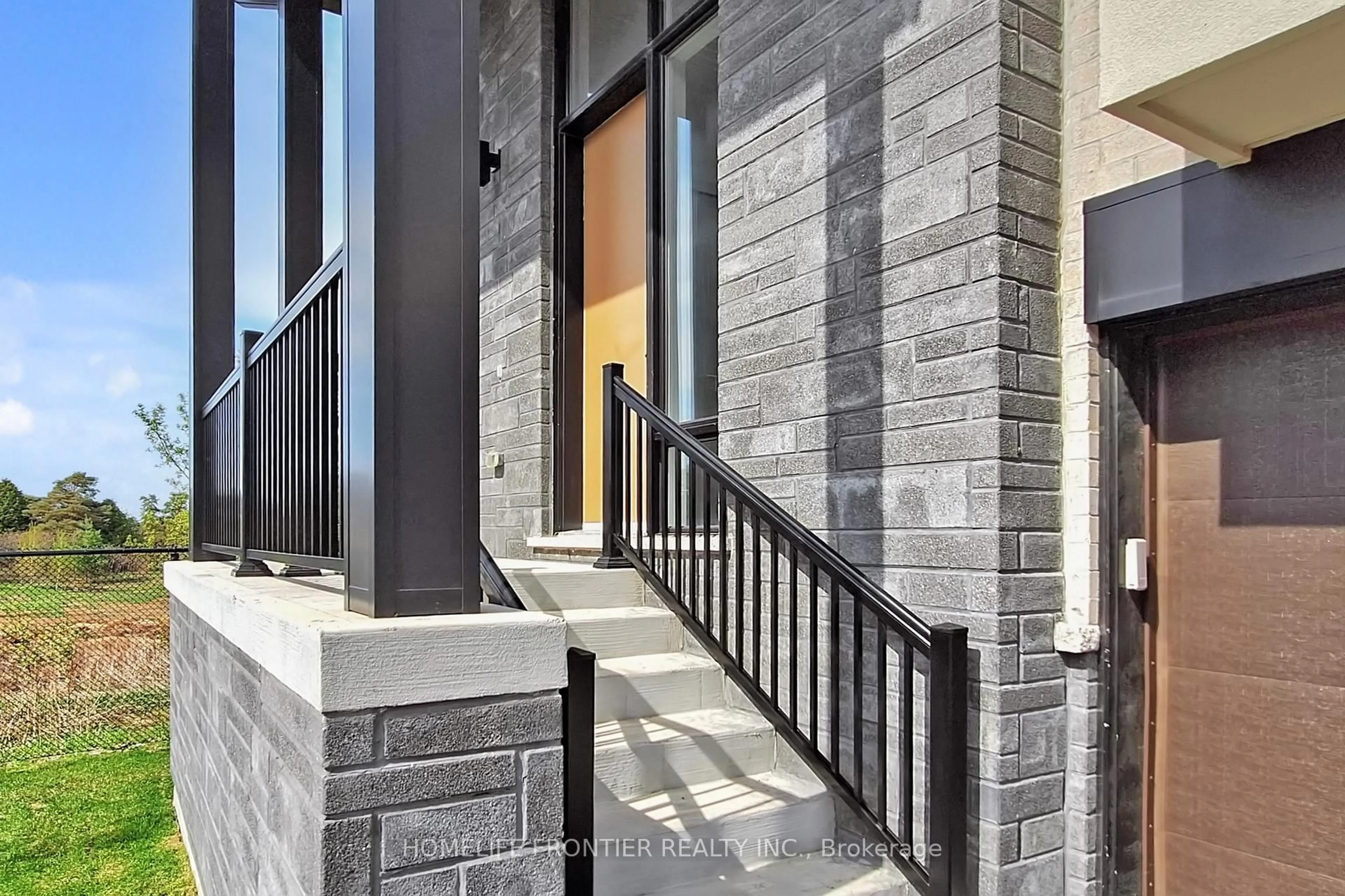 Unknown for 23 Kingwood Lane, Aurora Ontario L4G 3Z7