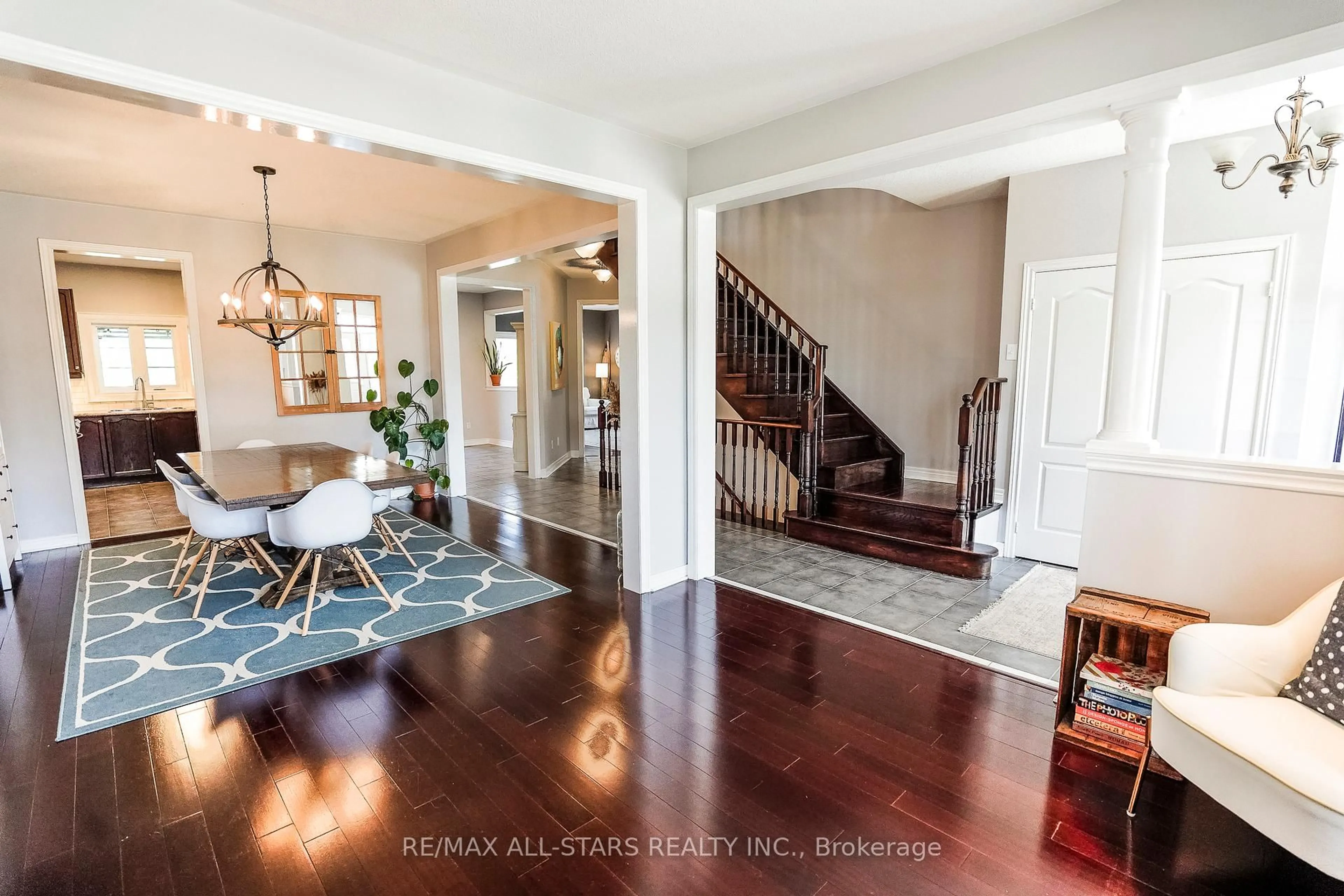 Indoor entryway for 3 Furlan Crt, Uxbridge Ontario L9P 1Z8