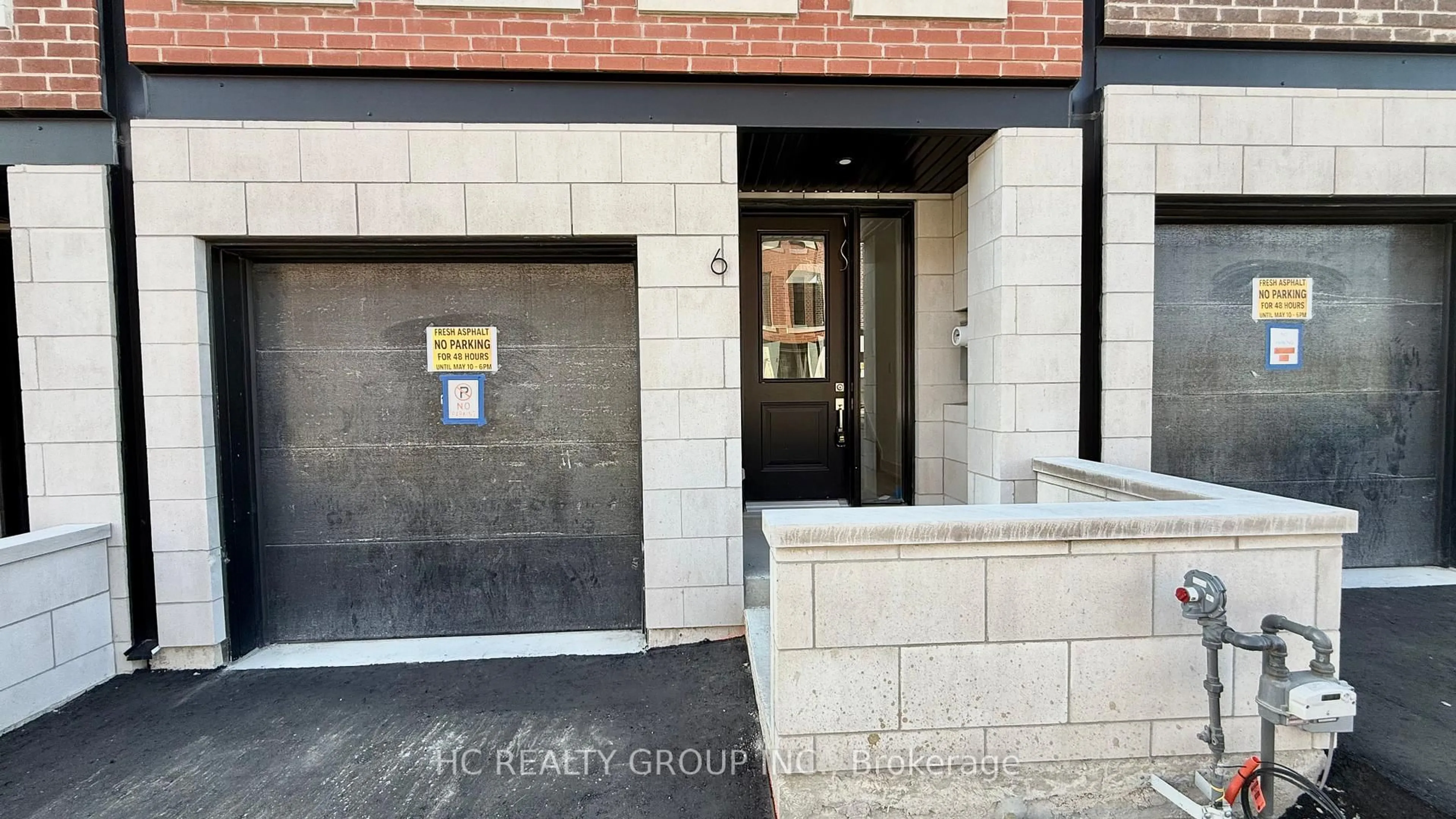 Indoor entryway for 6 Chestnut Crt, Aurora Ontario L4G 4A4