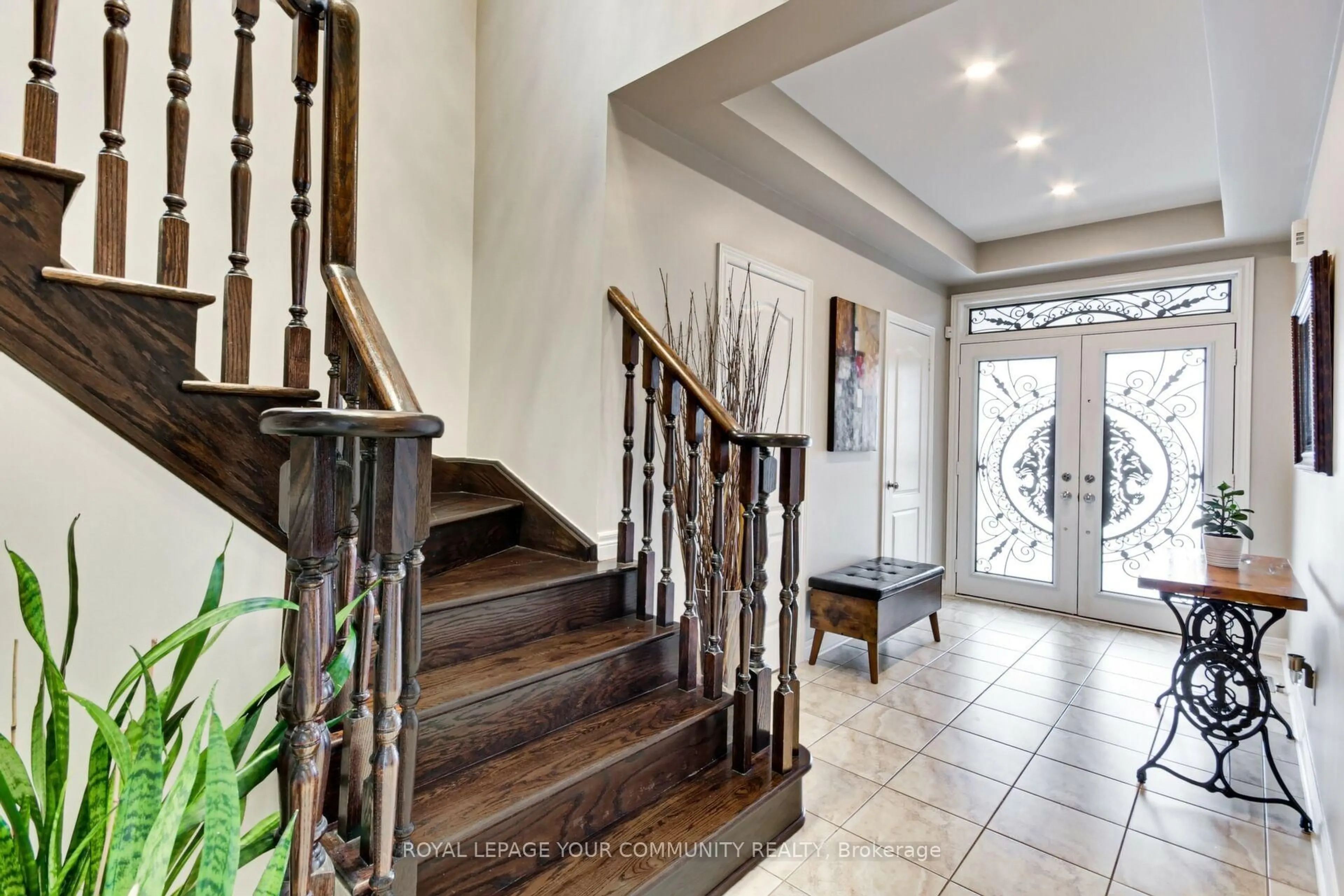 Indoor foyer for 63 Cousteau Dr, Bradford West Gwillimbury Ontario L3Z 0H8