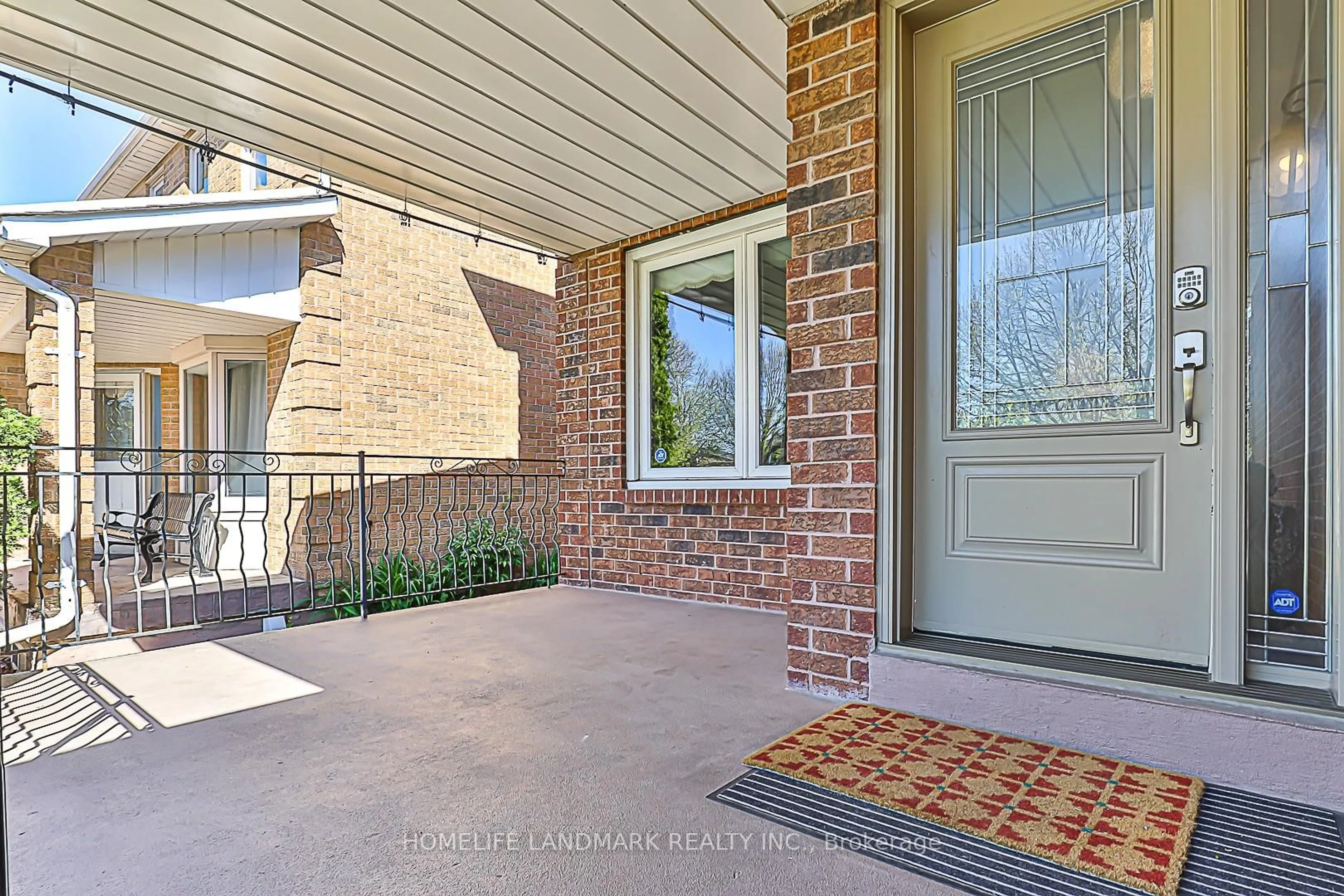 Indoor entryway for 116 Cromwell Rd, Vaughan Ontario L6A 1T9