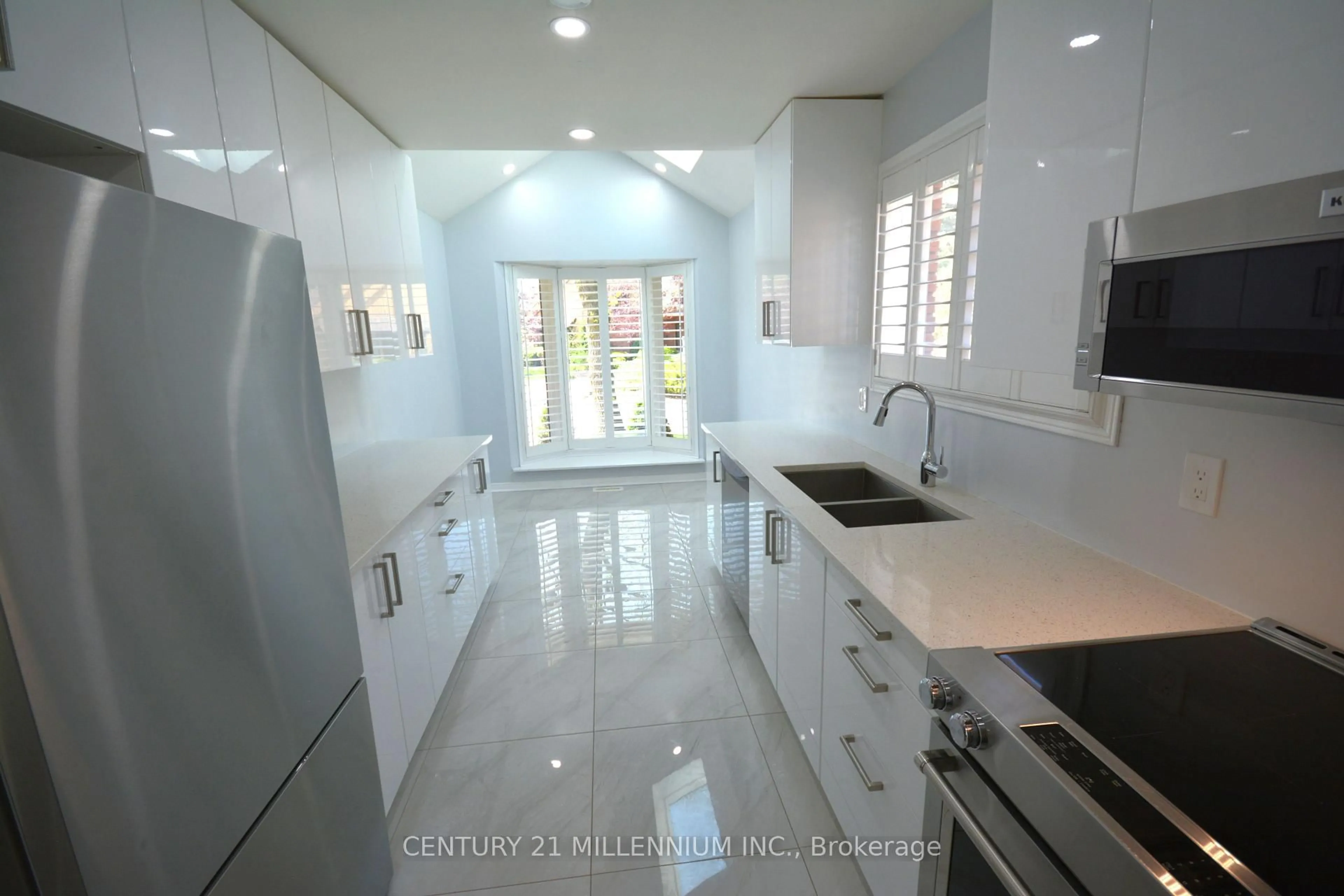 Contemporary kitchen, ceramic/tile floor for 5 Riverview Rd #17, New Tecumseth Ontario L9R 1R9