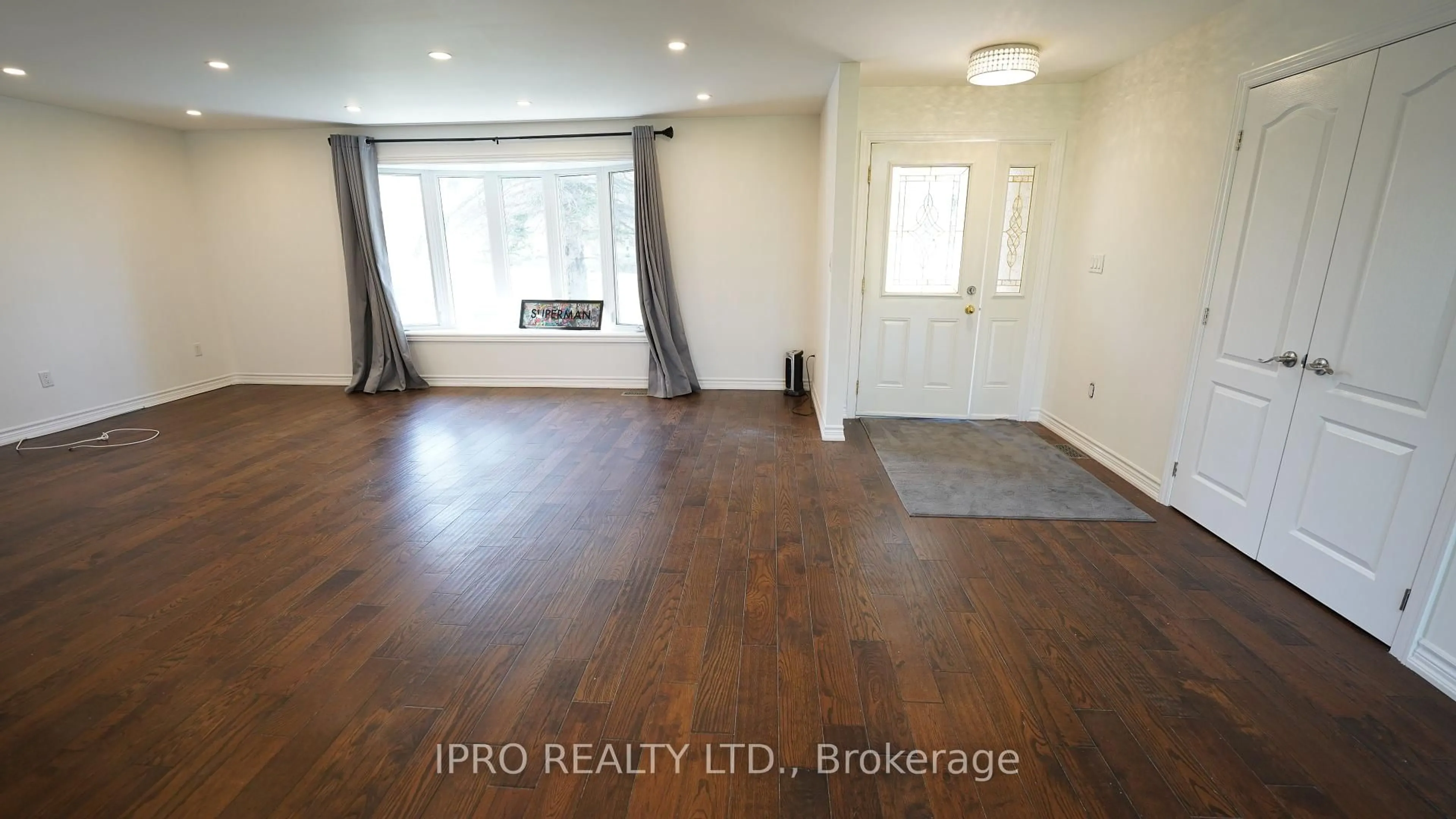 Indoor entryway for 384 Zephyr Rd, Uxbridge Ontario L0E 1T0
