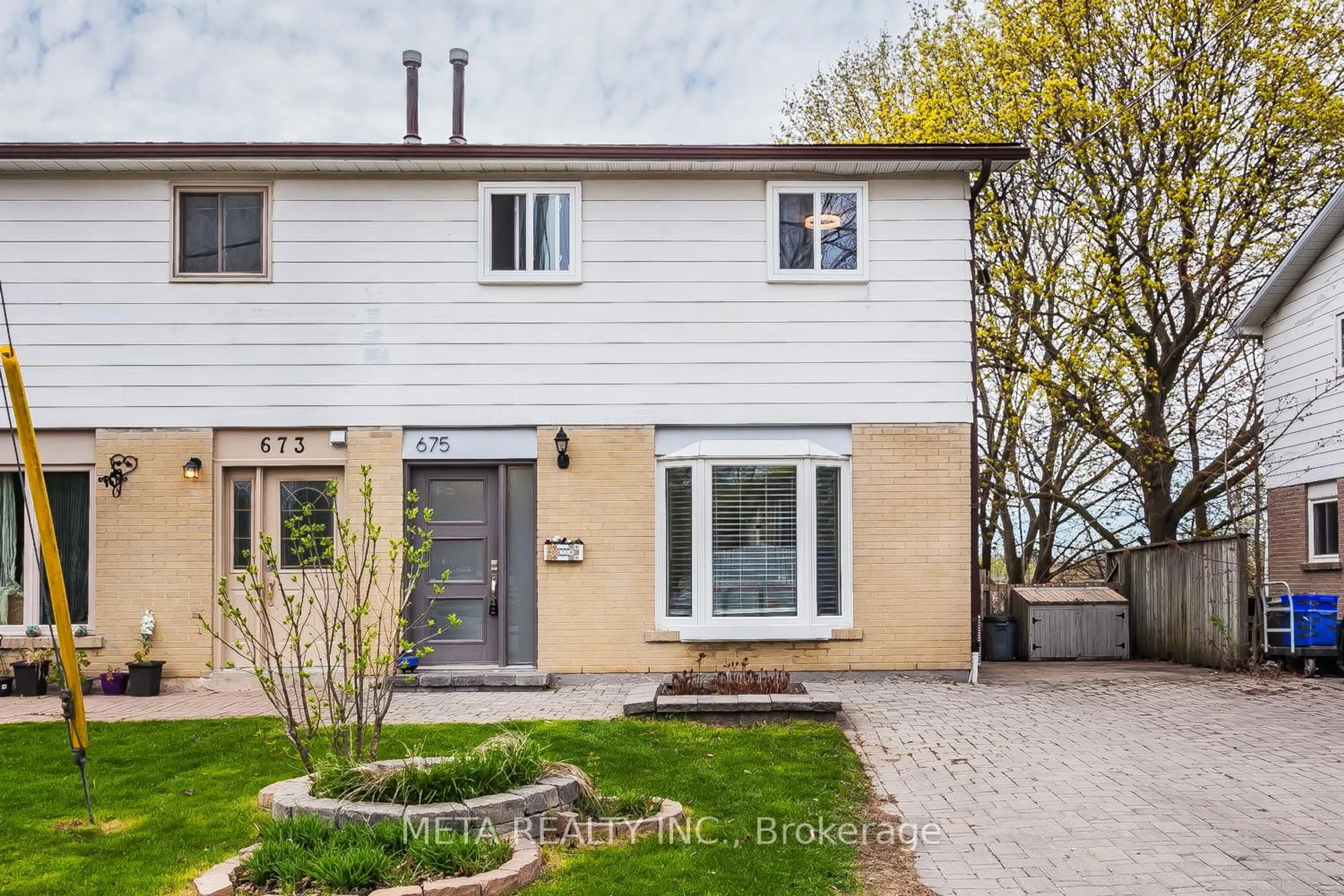 Home with brick exterior material, street for 675 Mountview Pl, Newmarket Ontario L3Y 3P8