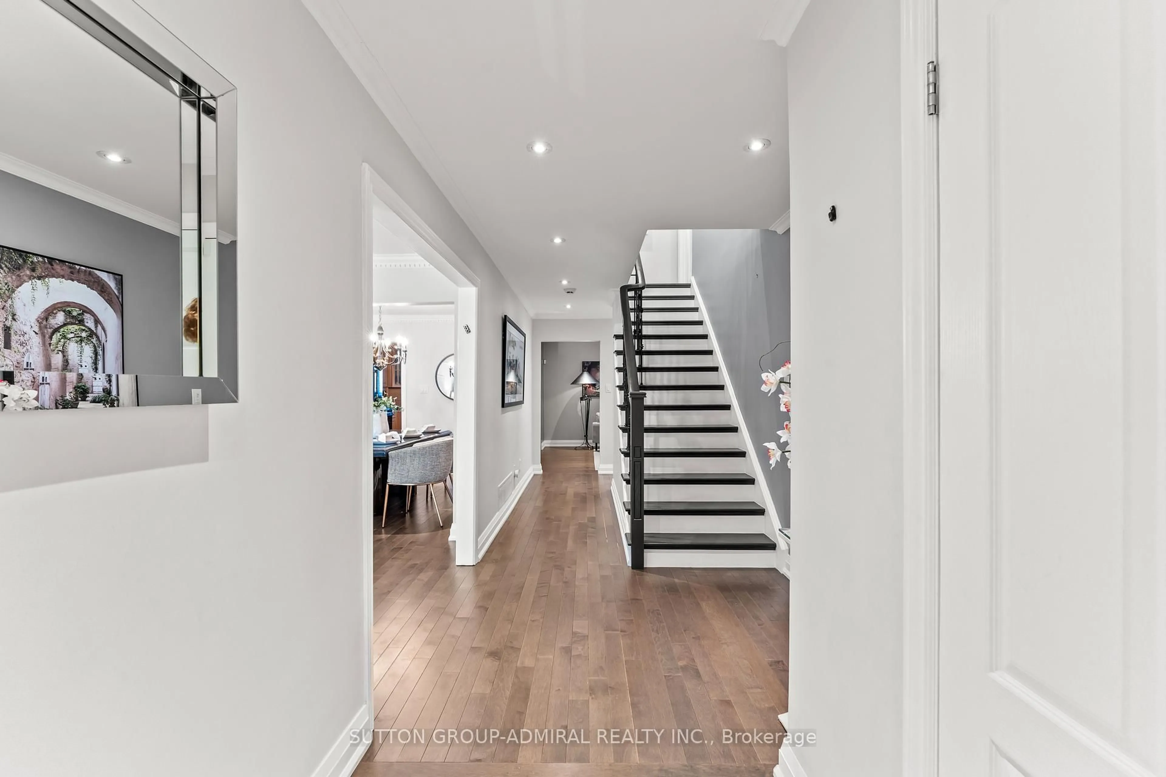 Indoor entryway for 32 Mayvern Cres, Richmond Hill Ontario L4C 5J6