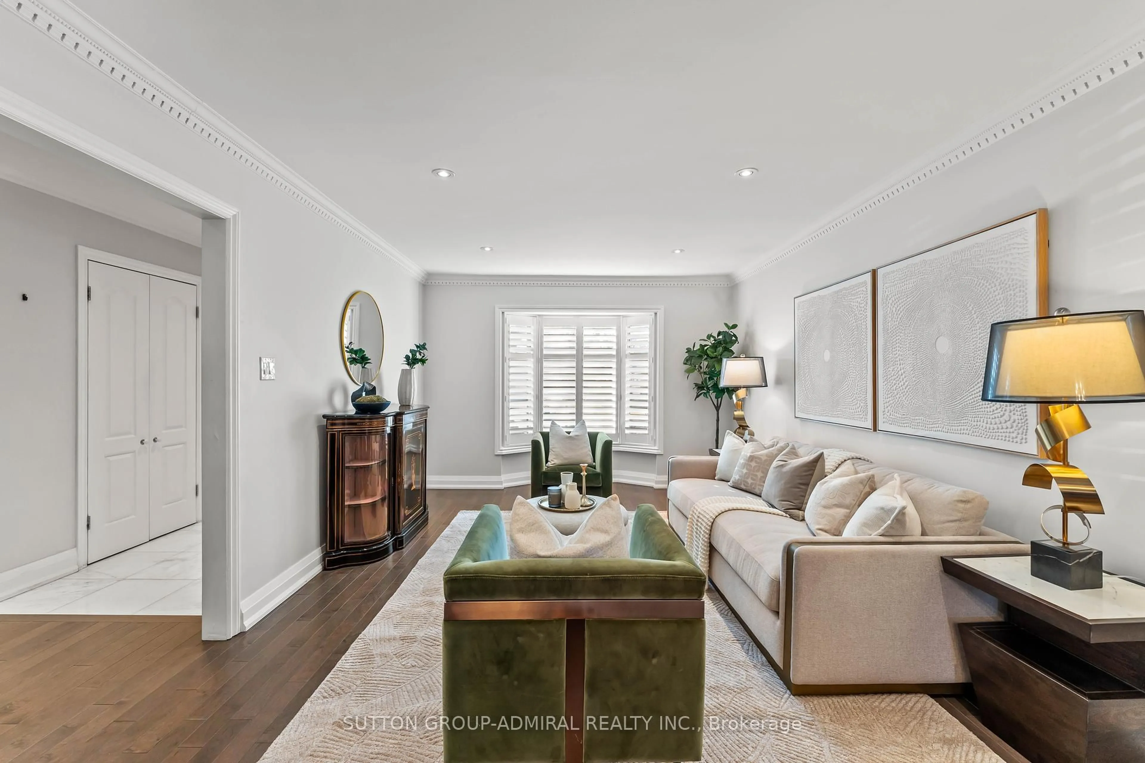 Living room with furniture, unknown for 32 Mayvern Cres, Richmond Hill Ontario L4C 5J6