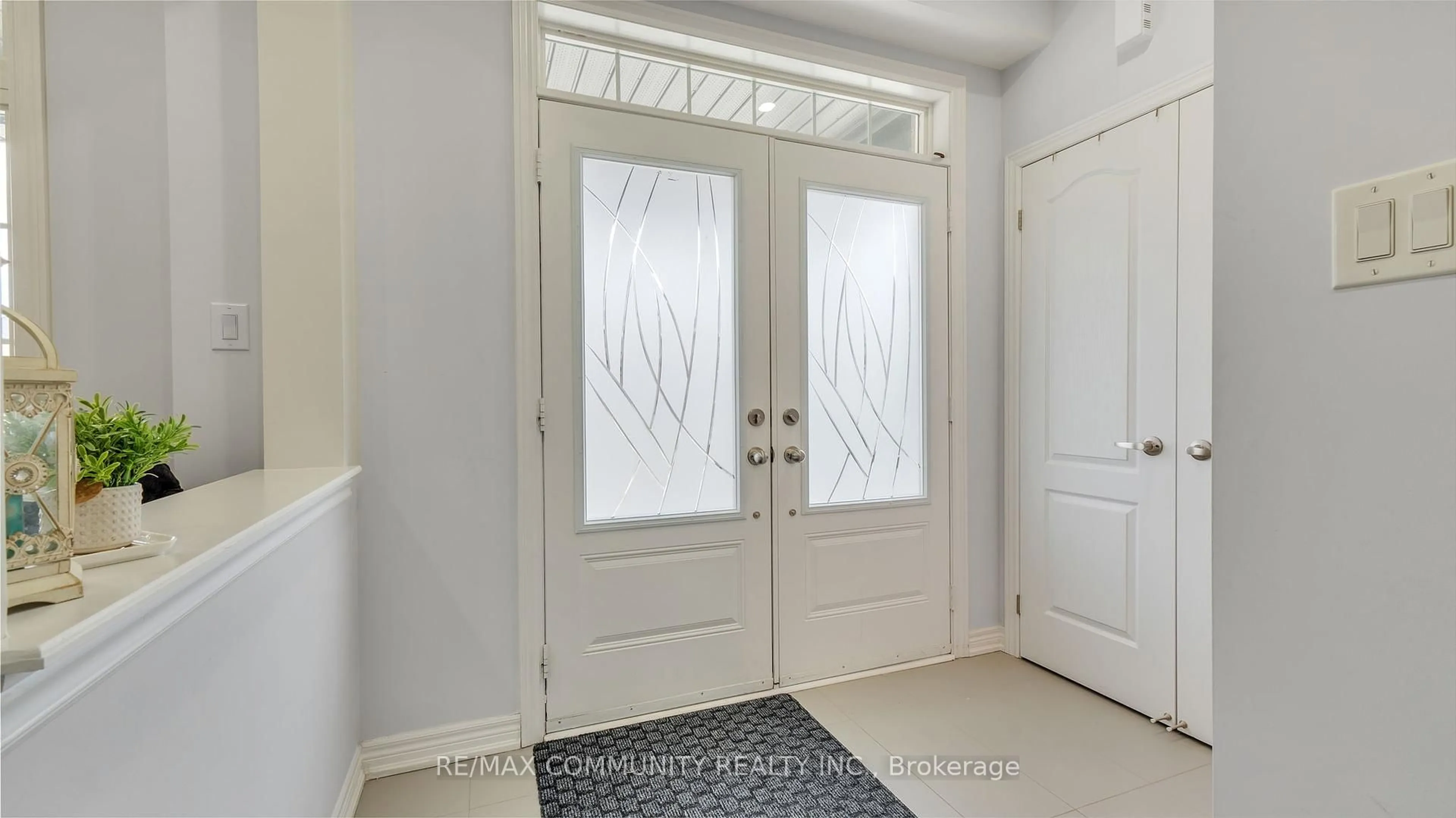 Indoor entryway for 14 Waterleaf Rd, Markham Ontario L6B 1N4