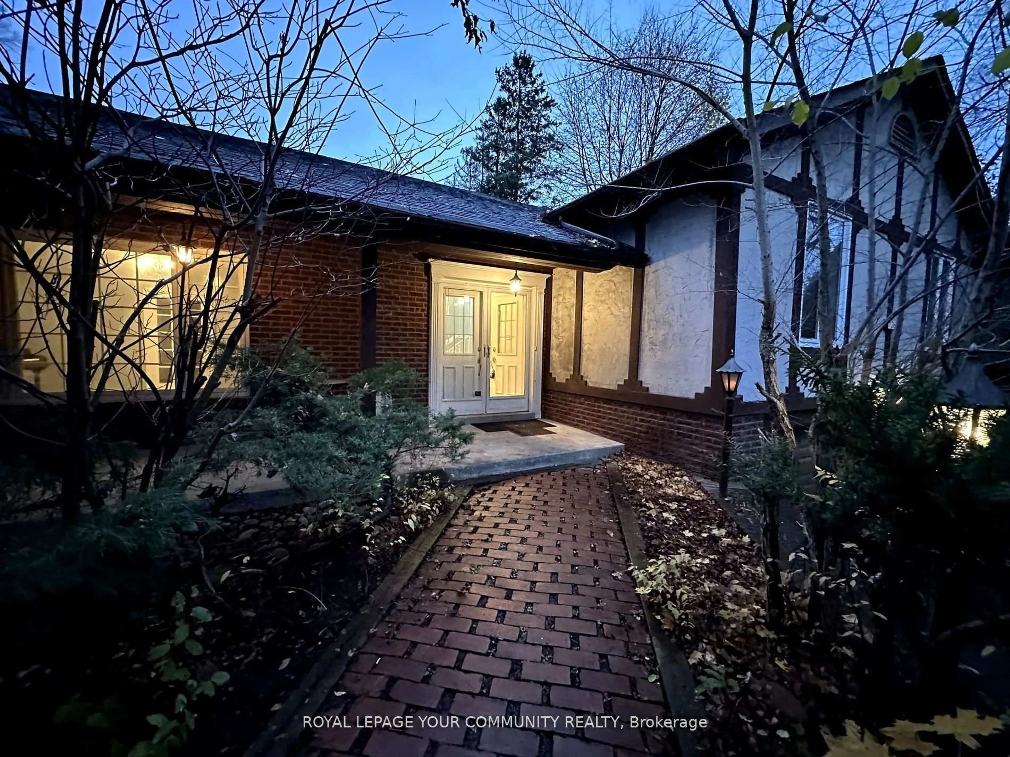 Home with brick exterior material, street for 136 Arnold Cres, Richmond Hill Ontario L4C 3R8